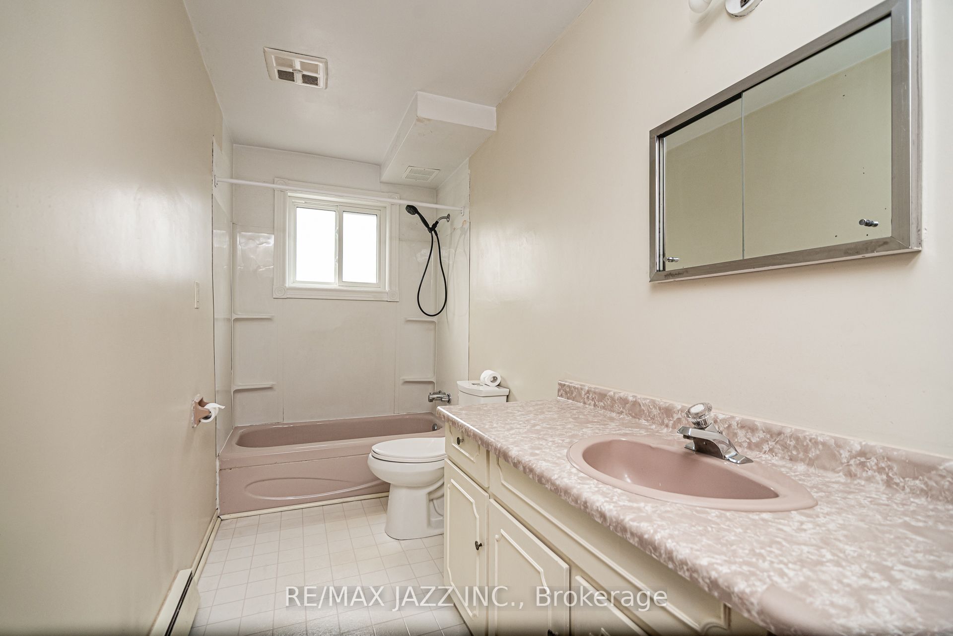 355 Oshawa Boulevard N Property Photo 17