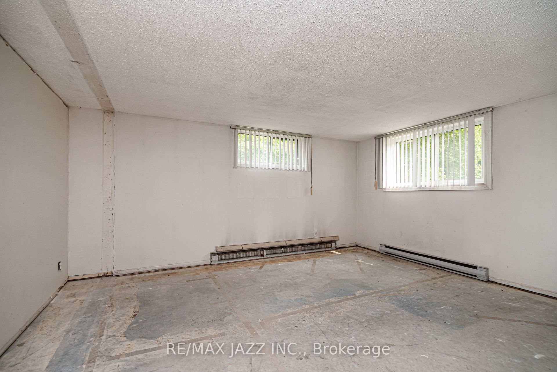 355 Oshawa Boulevard N Property Photo 19