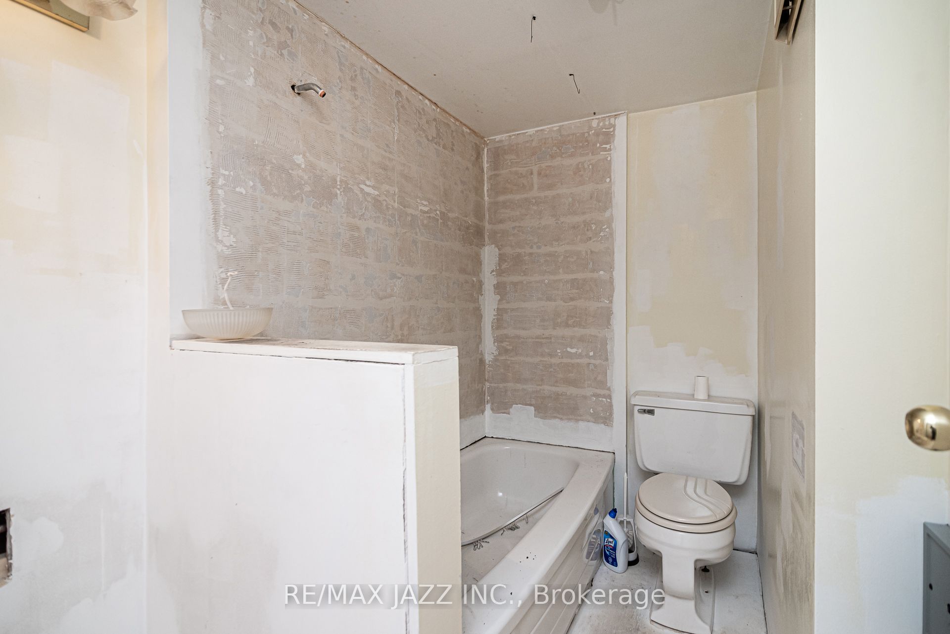 355 Oshawa Boulevard N Property Photo 21