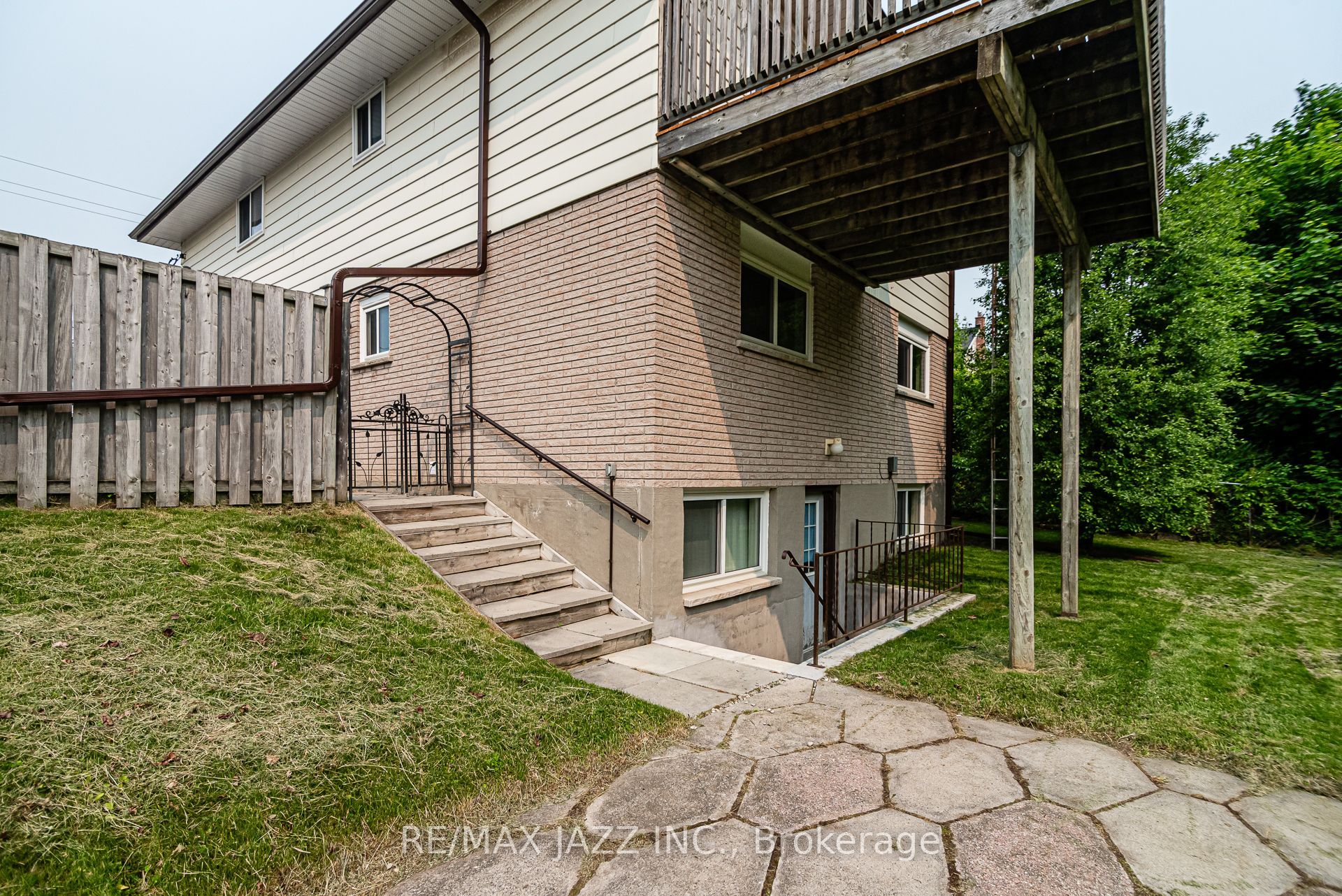 355 Oshawa Boulevard N Property Photo 23