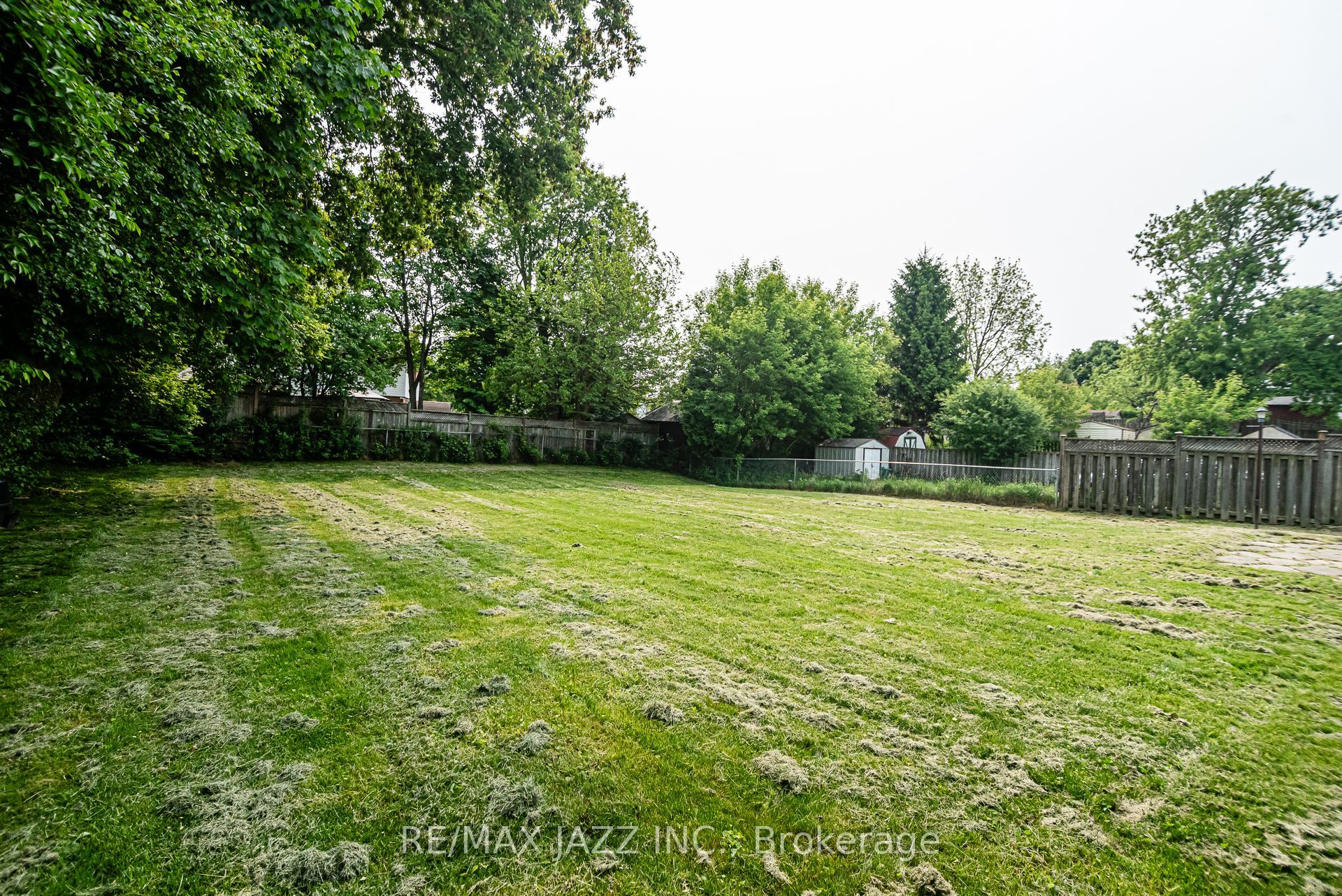 355 Oshawa Boulevard N Property Photo 24