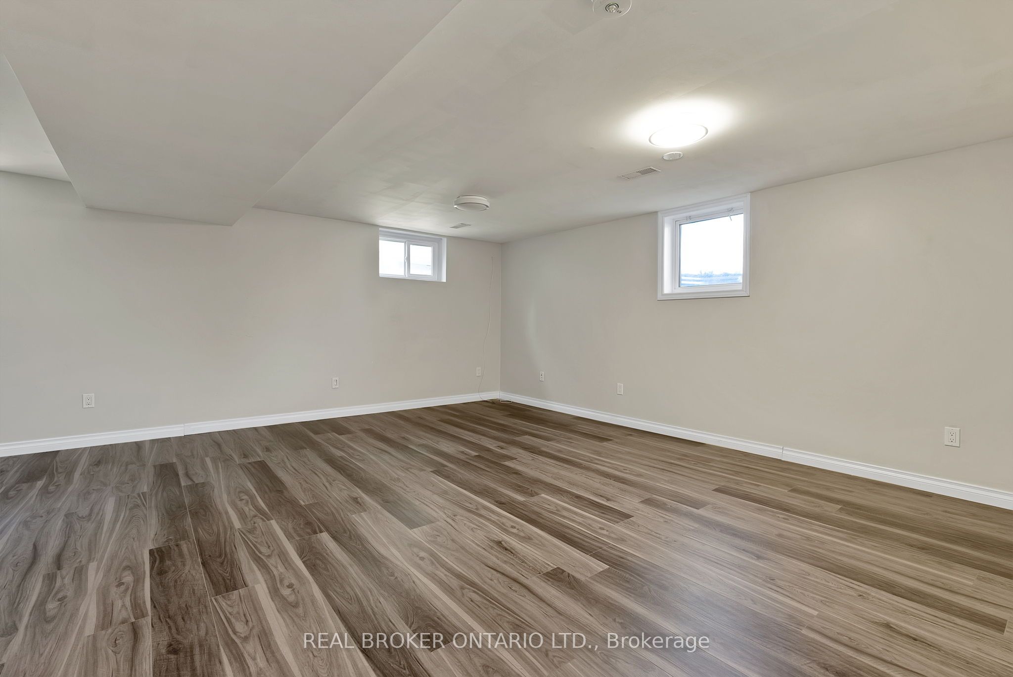 87 Wellington Avenue W Bsmt Property Photo 17