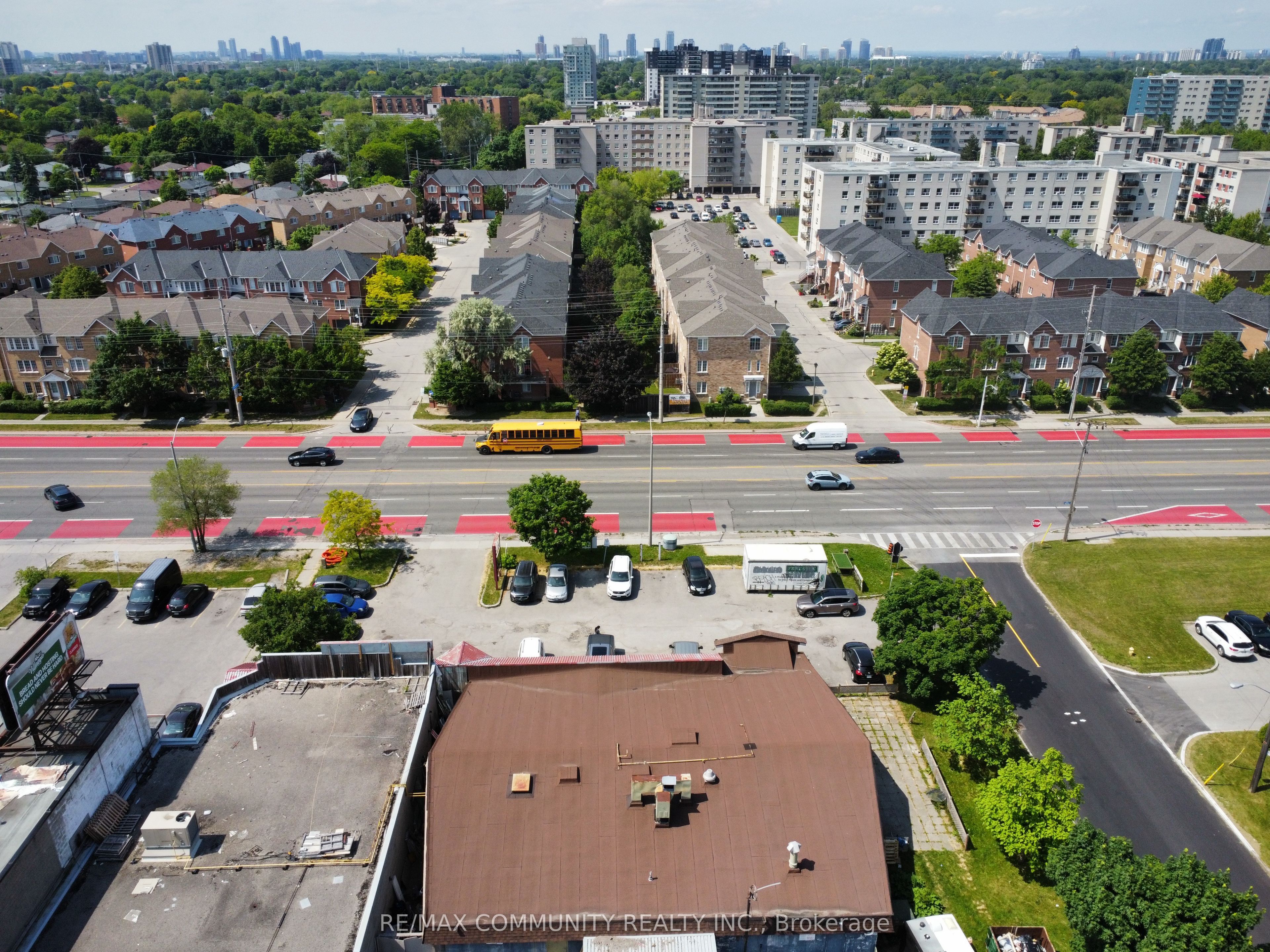 2829 Eglington Avenue E Property Photo 3