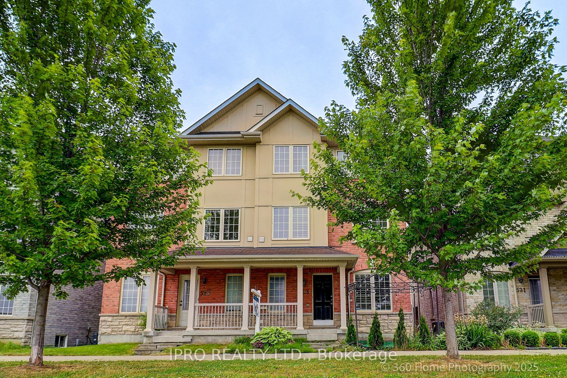 523 Rossland Road Property Photo 1