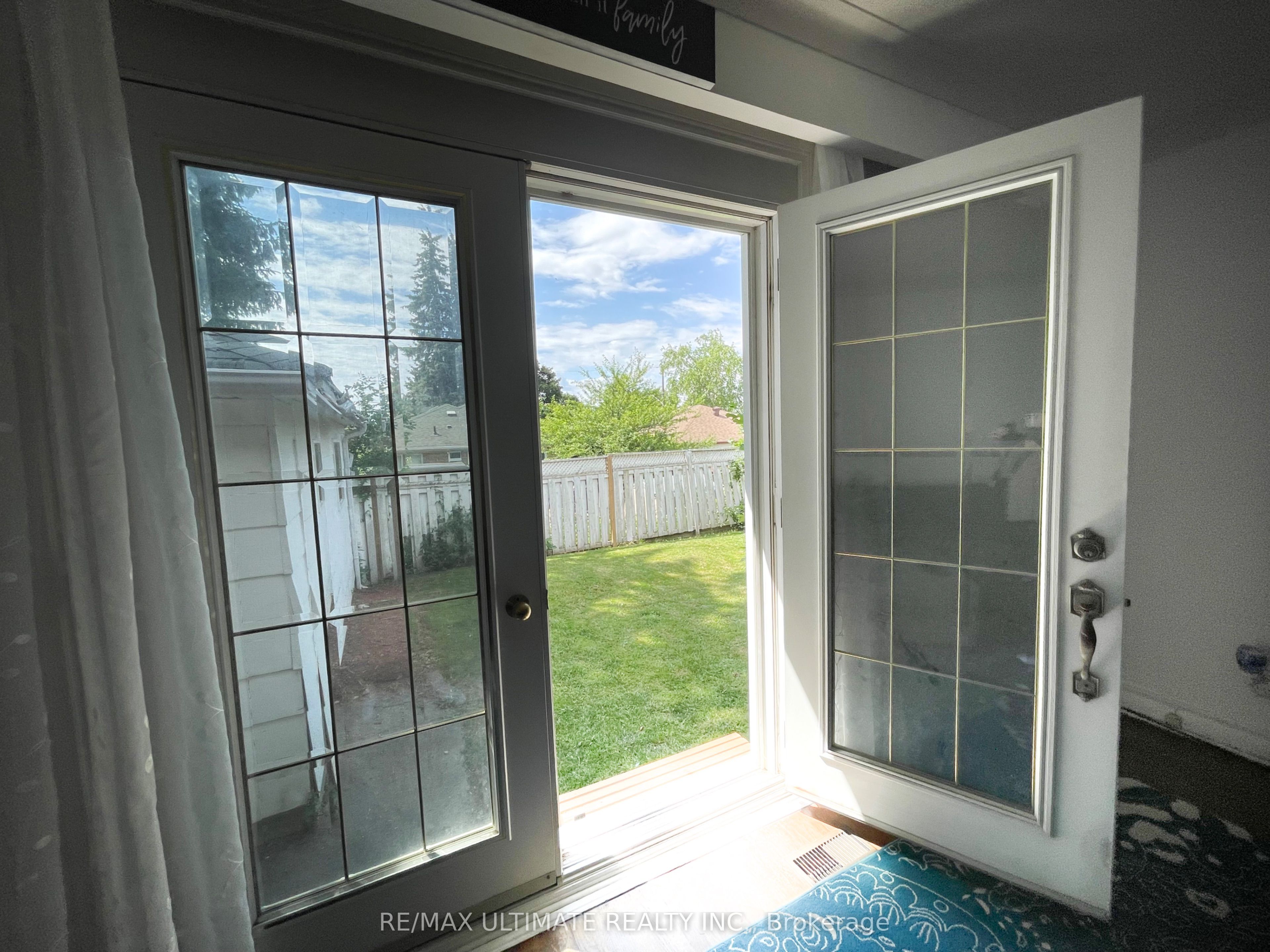 313 Rossland Road W Property Photo 8