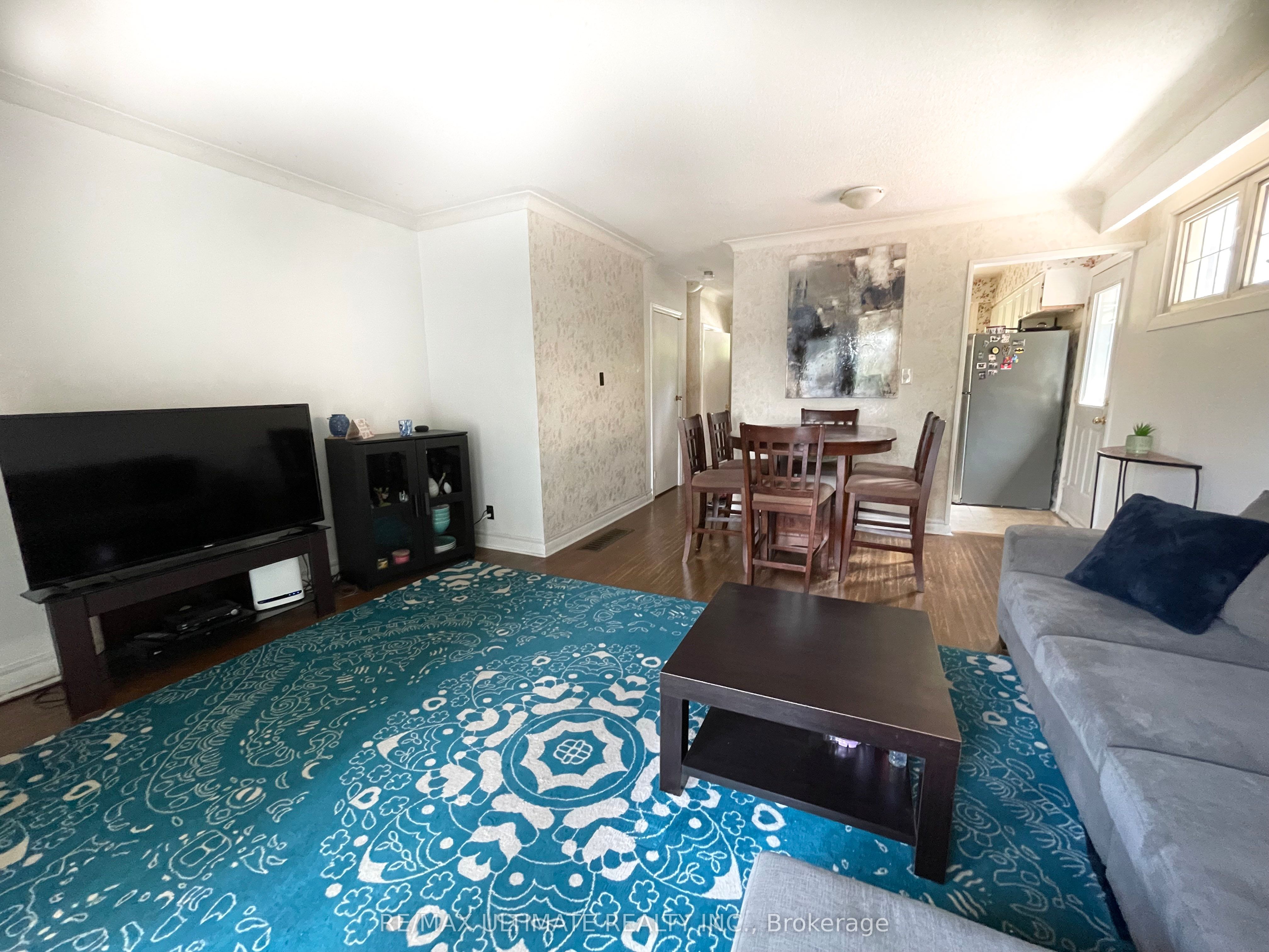 313 Rossland Road W Property Photo 9