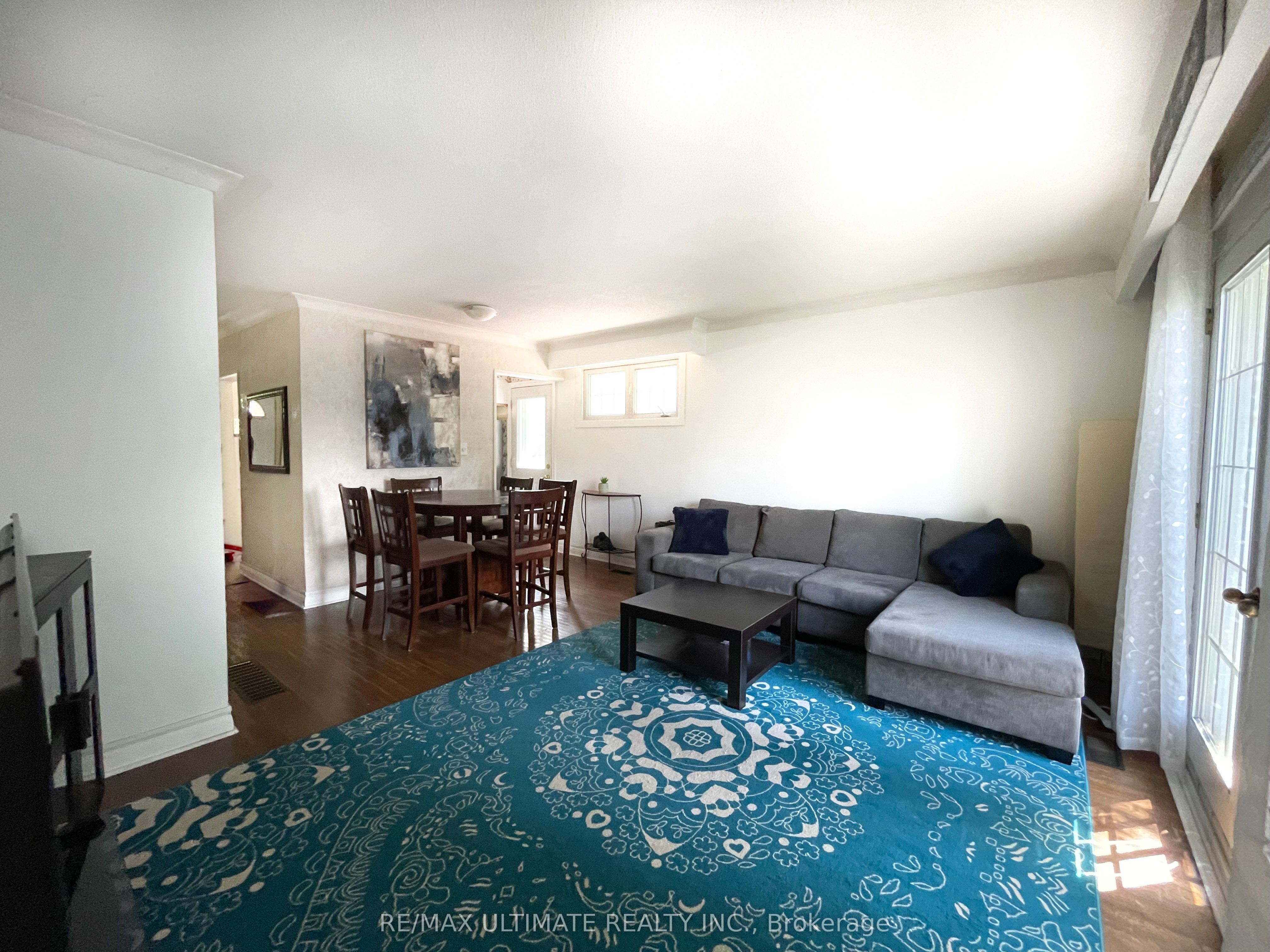 313 Rossland Road W Property Photo 10