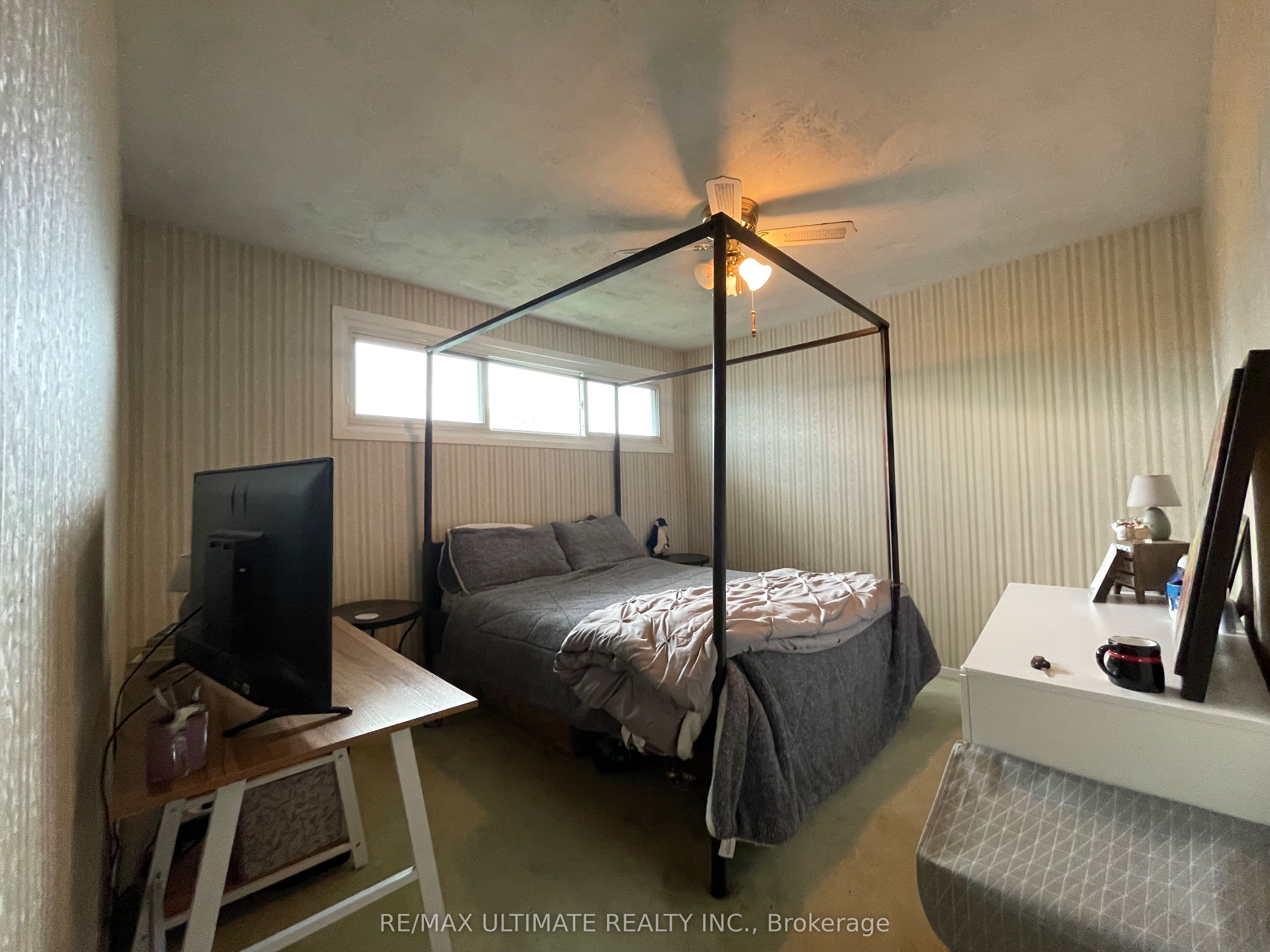 313 Rossland Road W Property Photo 13