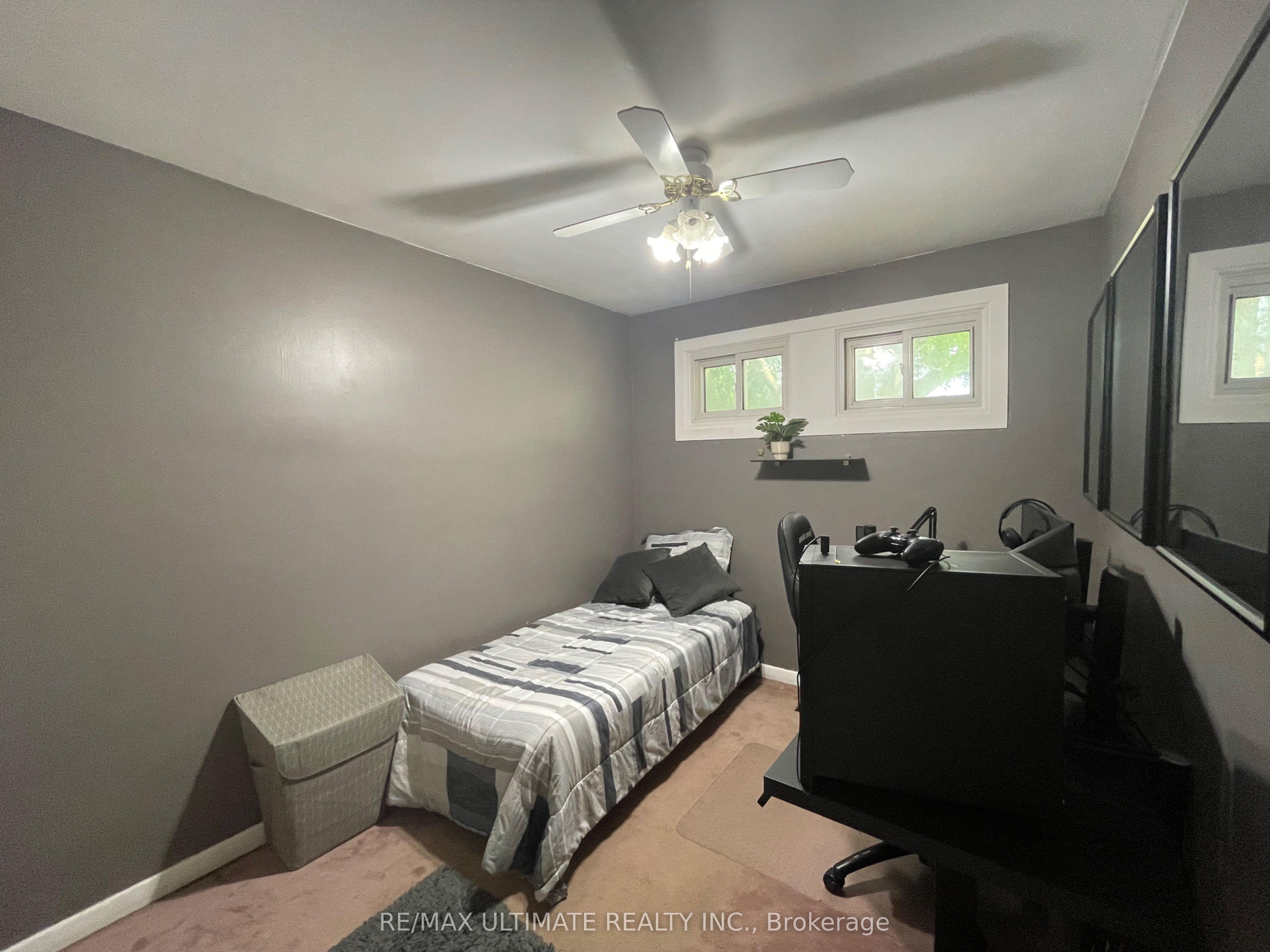 313 Rossland Road W Property Photo 15