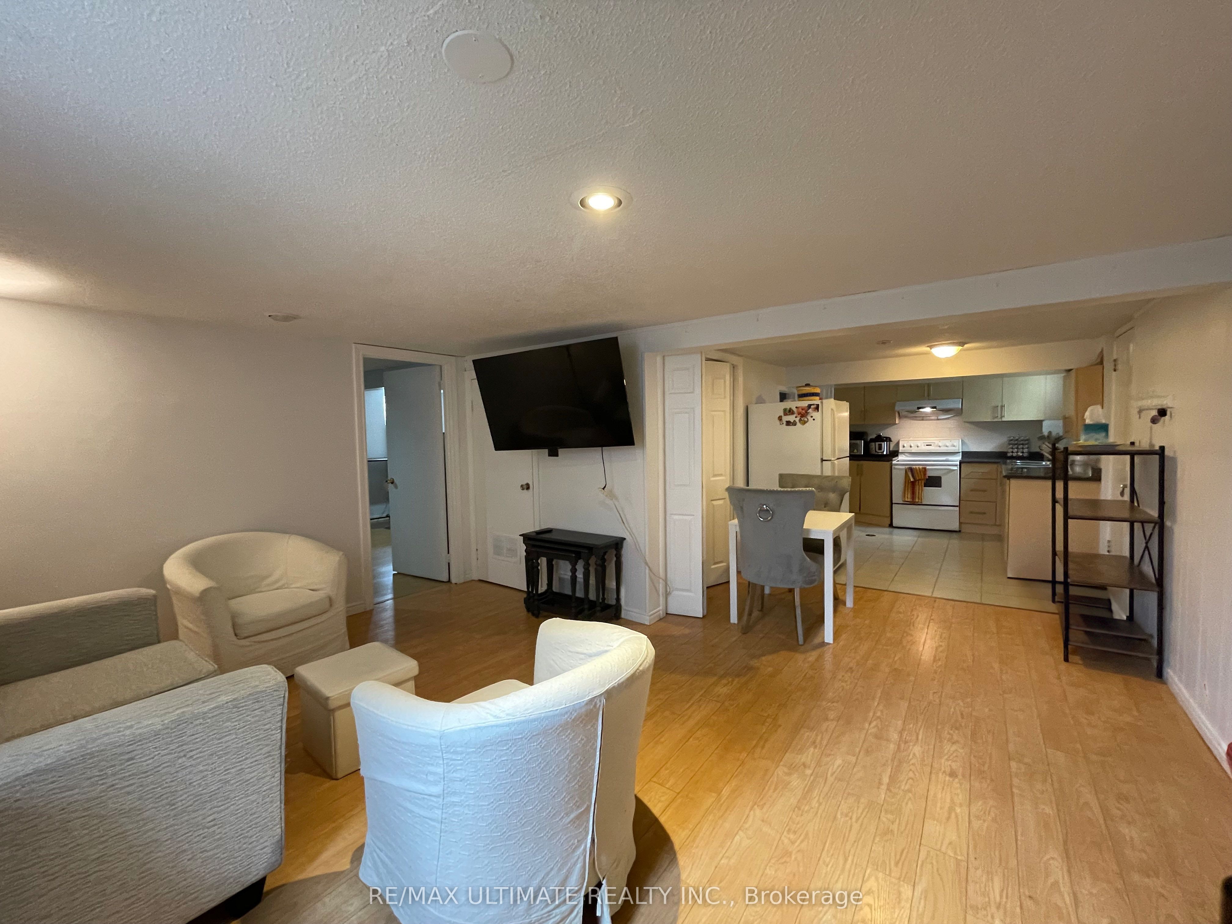 313 Rossland Road W Property Photo 19