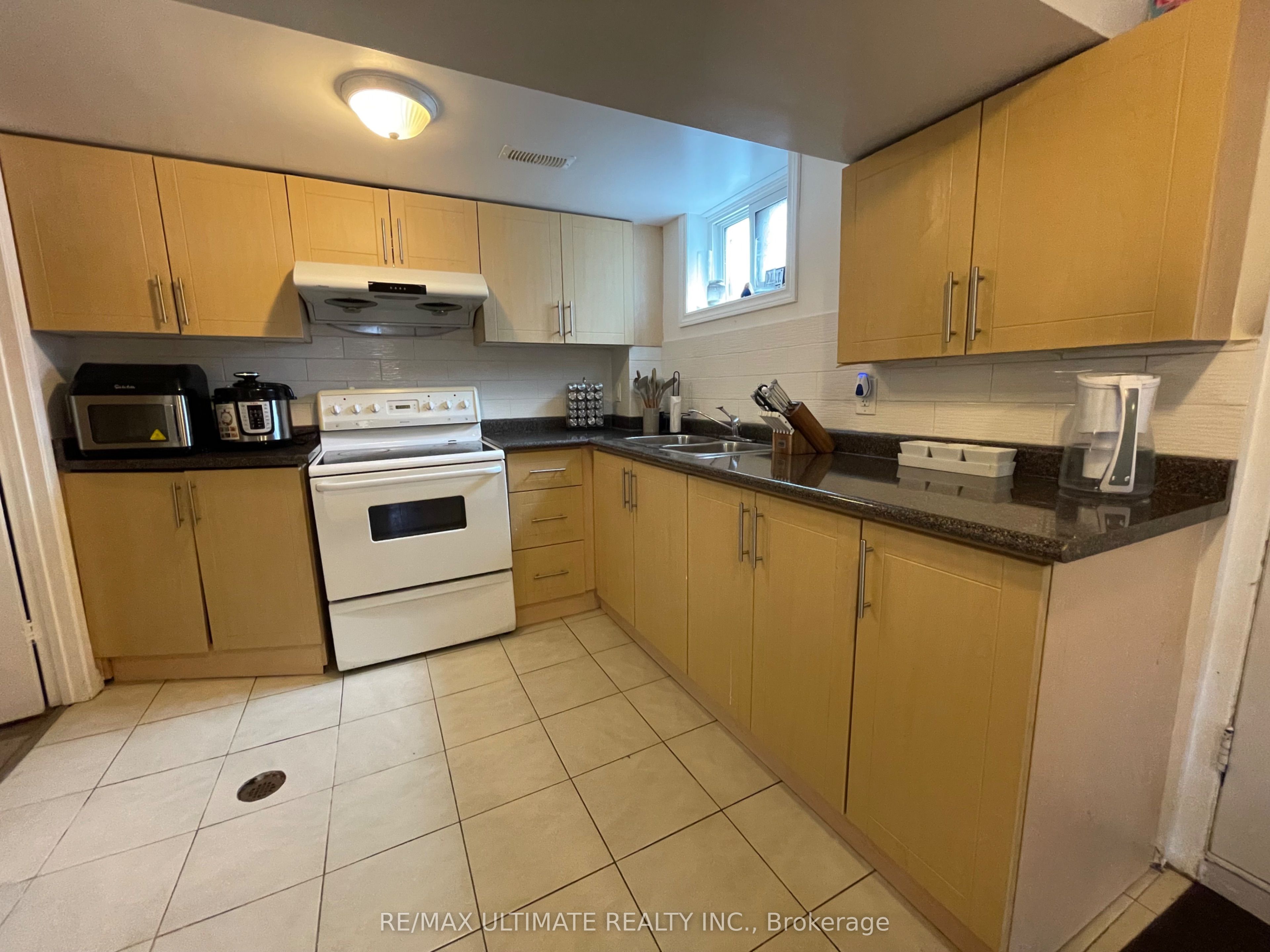 313 Rossland Road W Property Photo 20