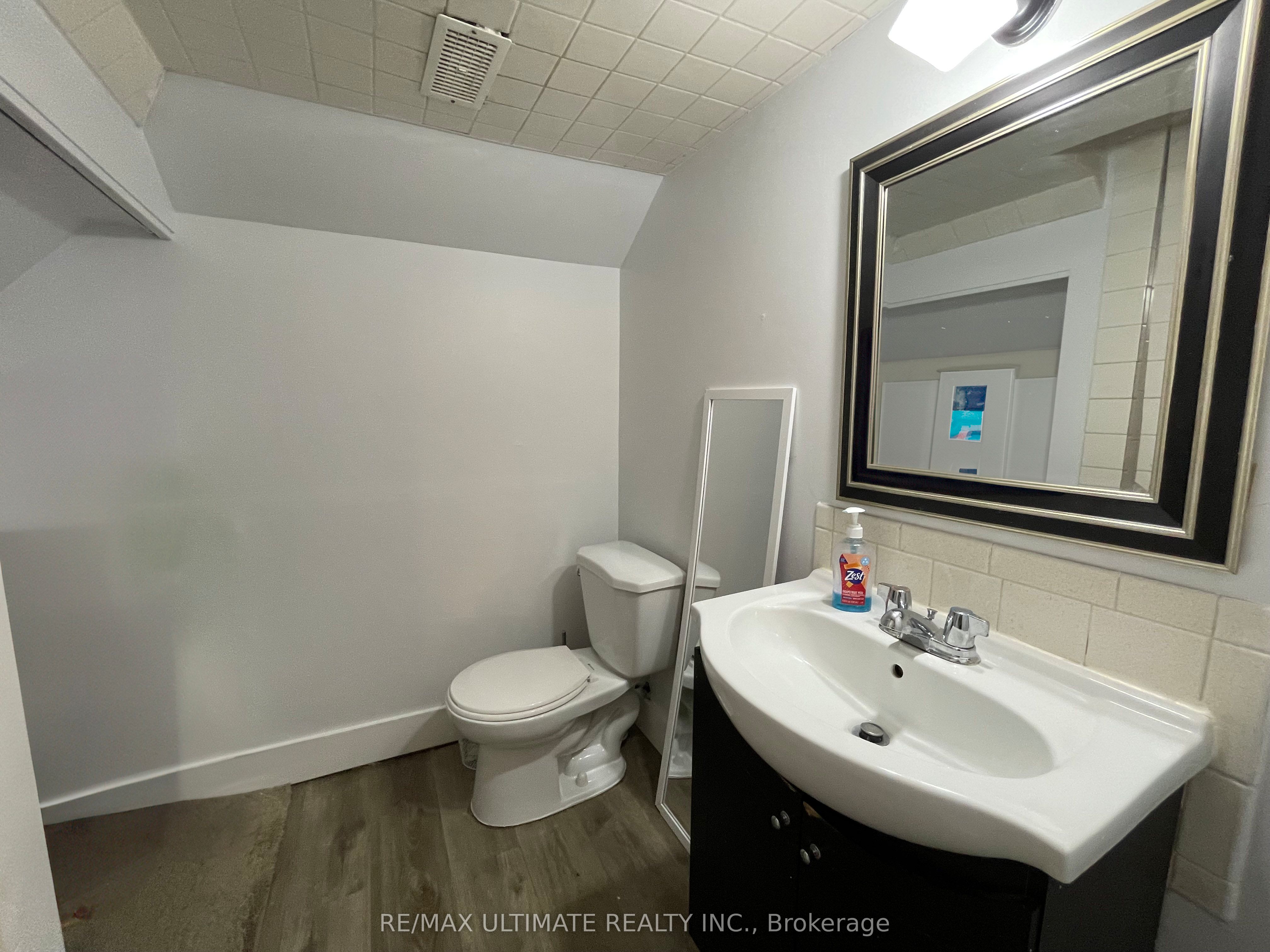 313 Rossland Road W Property Photo 24