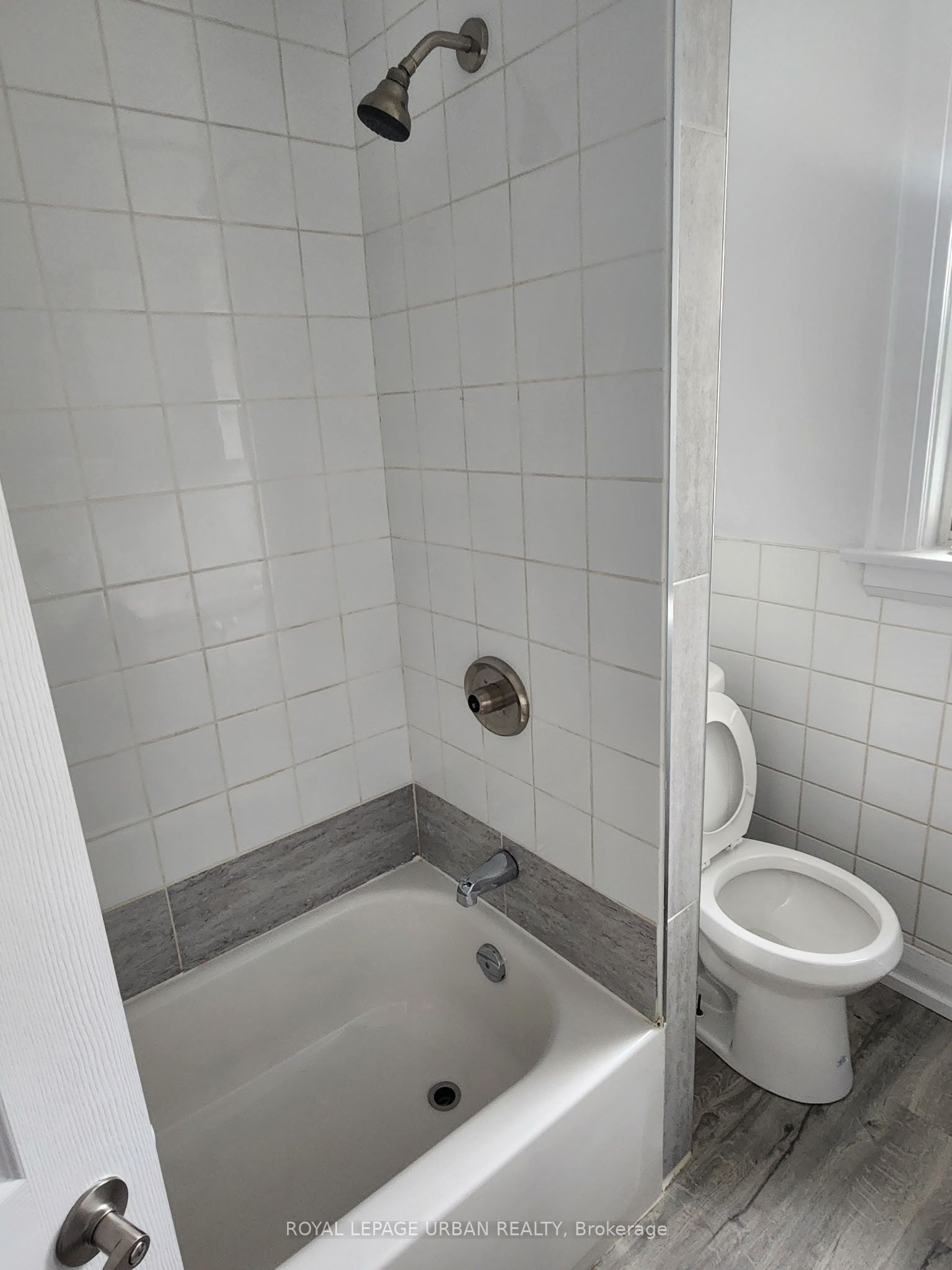 132a O'connor Drive Upper Property Photo 7