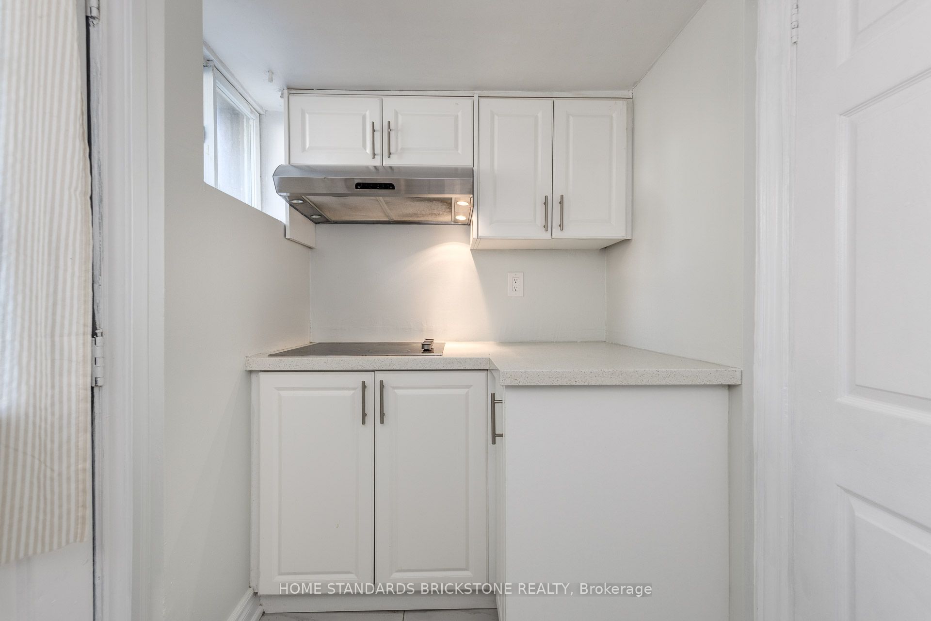 792 Pape Avenue Lower Property Photo 4