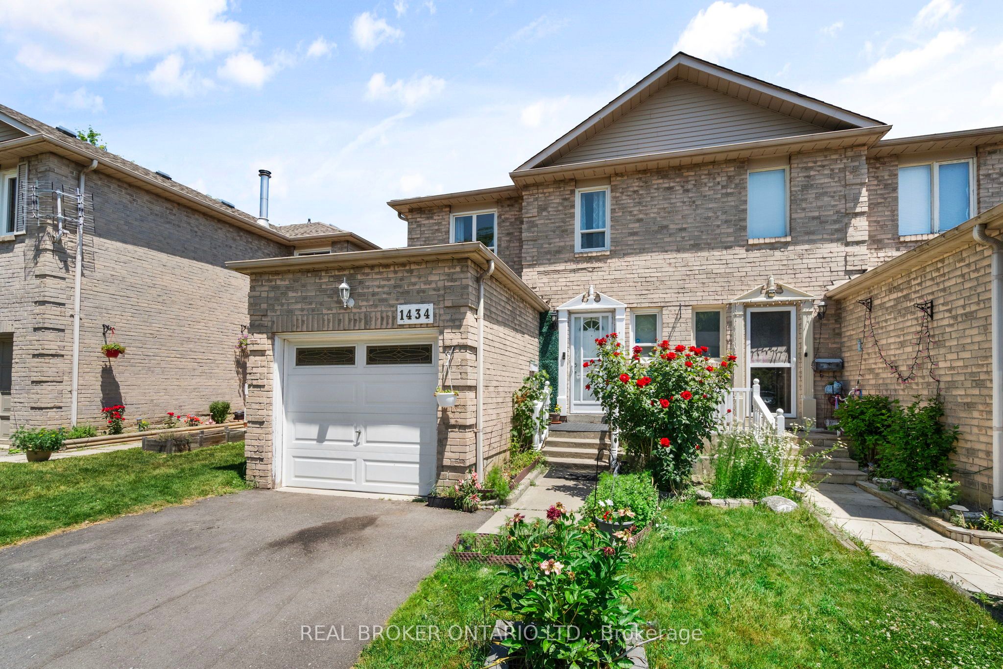 1434 Anton Square Property Photo 1