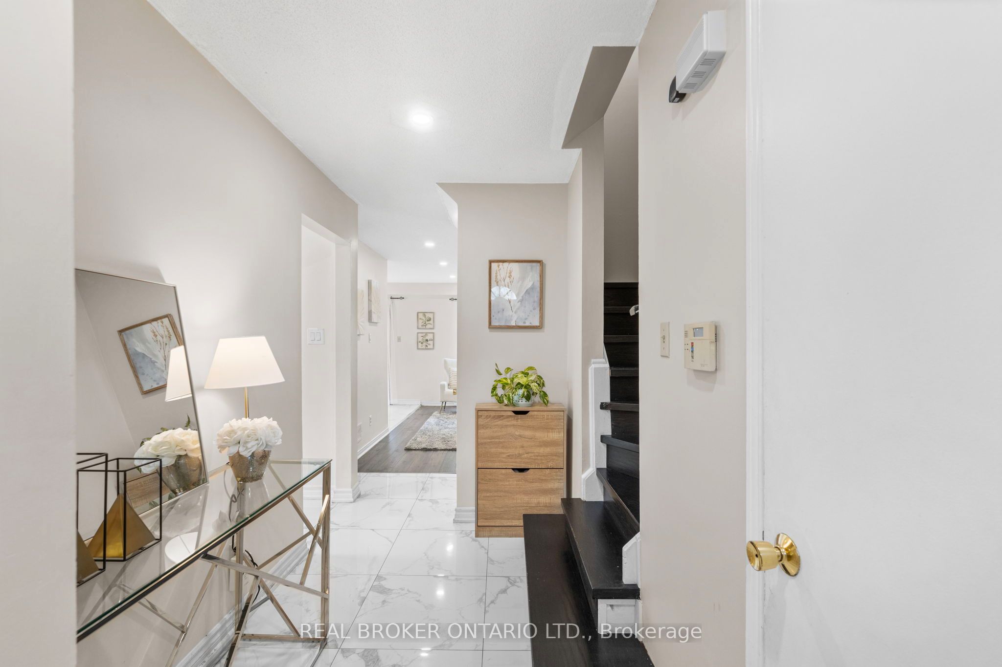 1434 Anton Square Property Photo 2