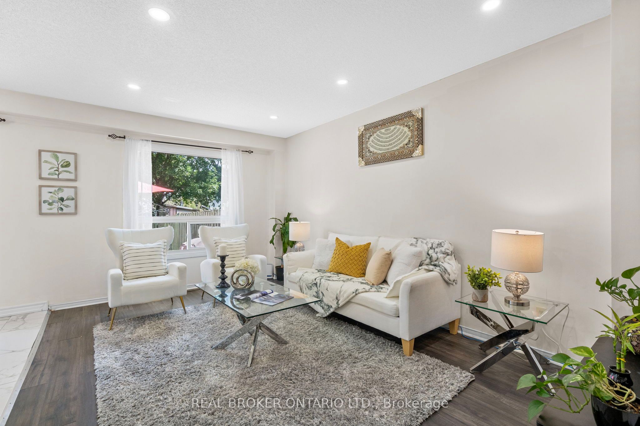 1434 Anton Square Property Photo 3
