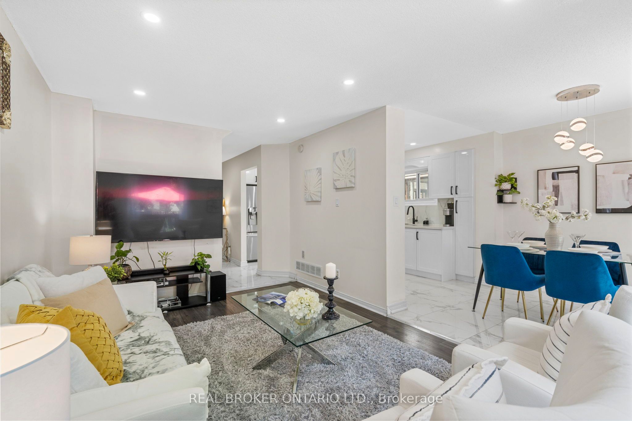 1434 Anton Square Property Photo 5