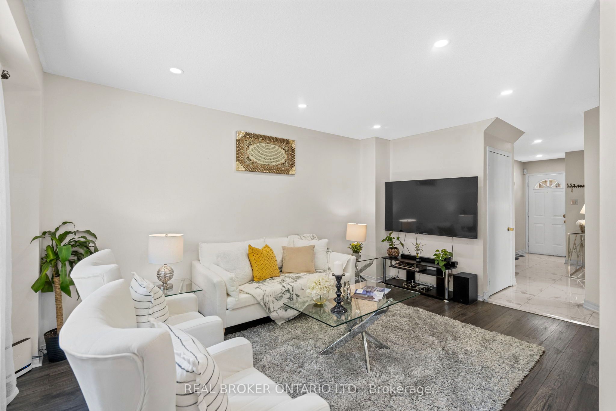1434 Anton Square Property Photo 6