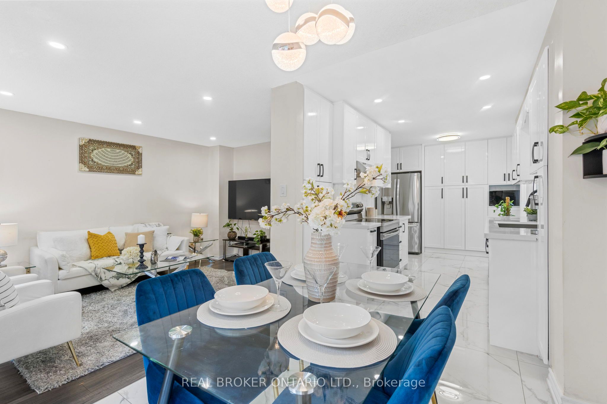1434 Anton Square Property Photo 8