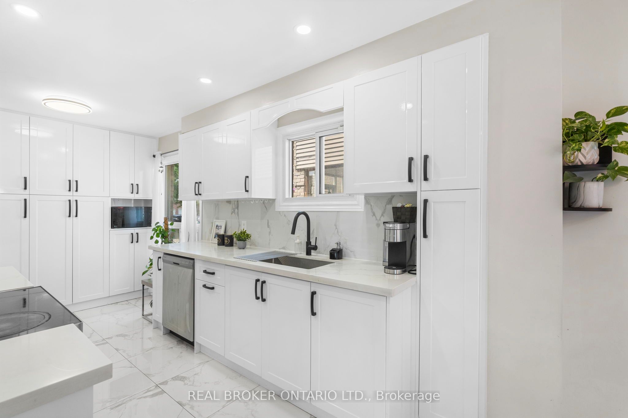1434 Anton Square Property Photo 10