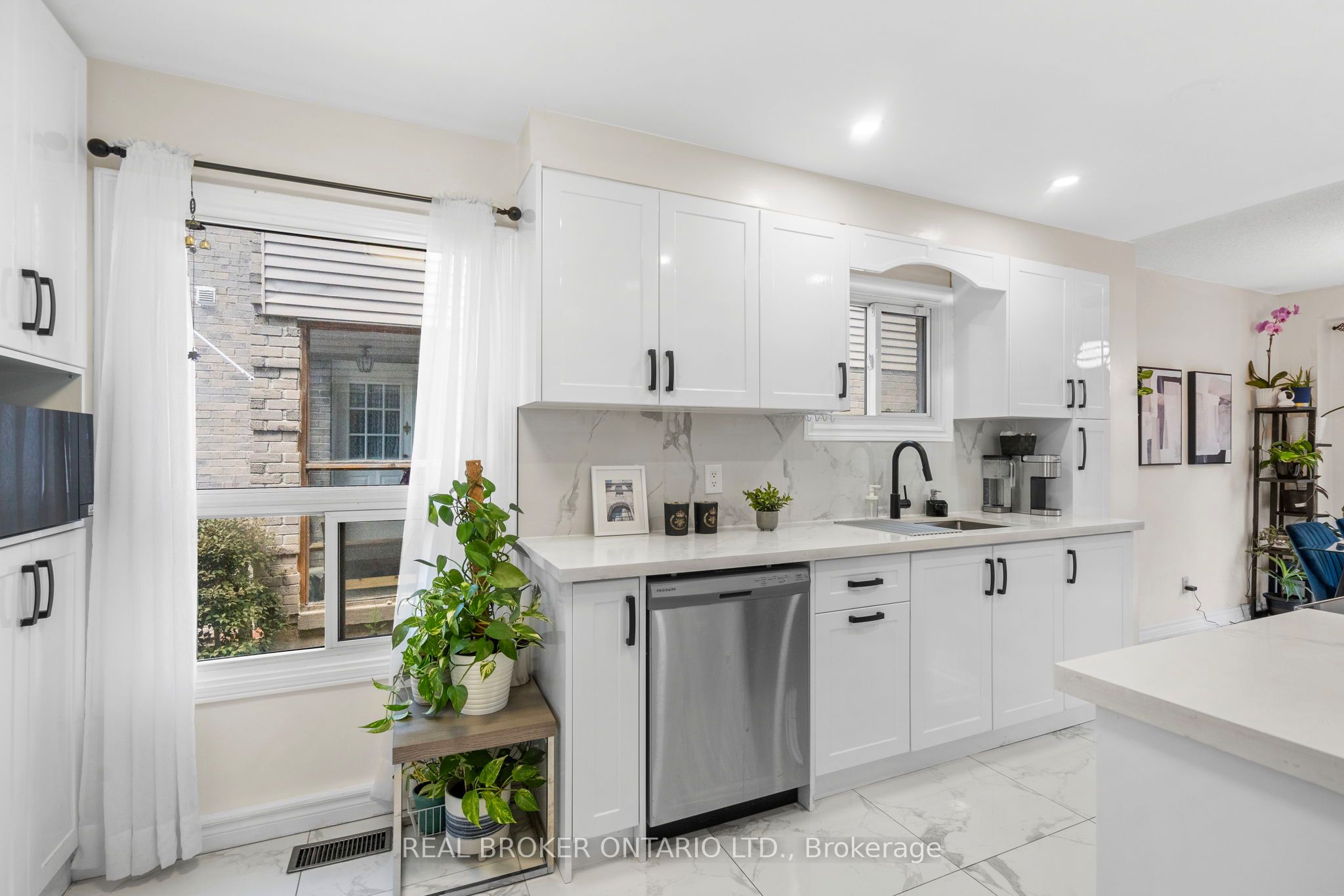 1434 Anton Square Property Photo 13
