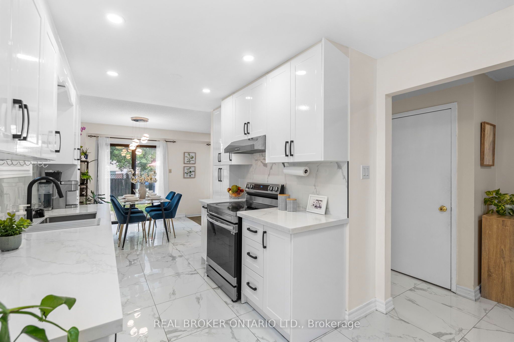 1434 Anton Square Property Photo 14