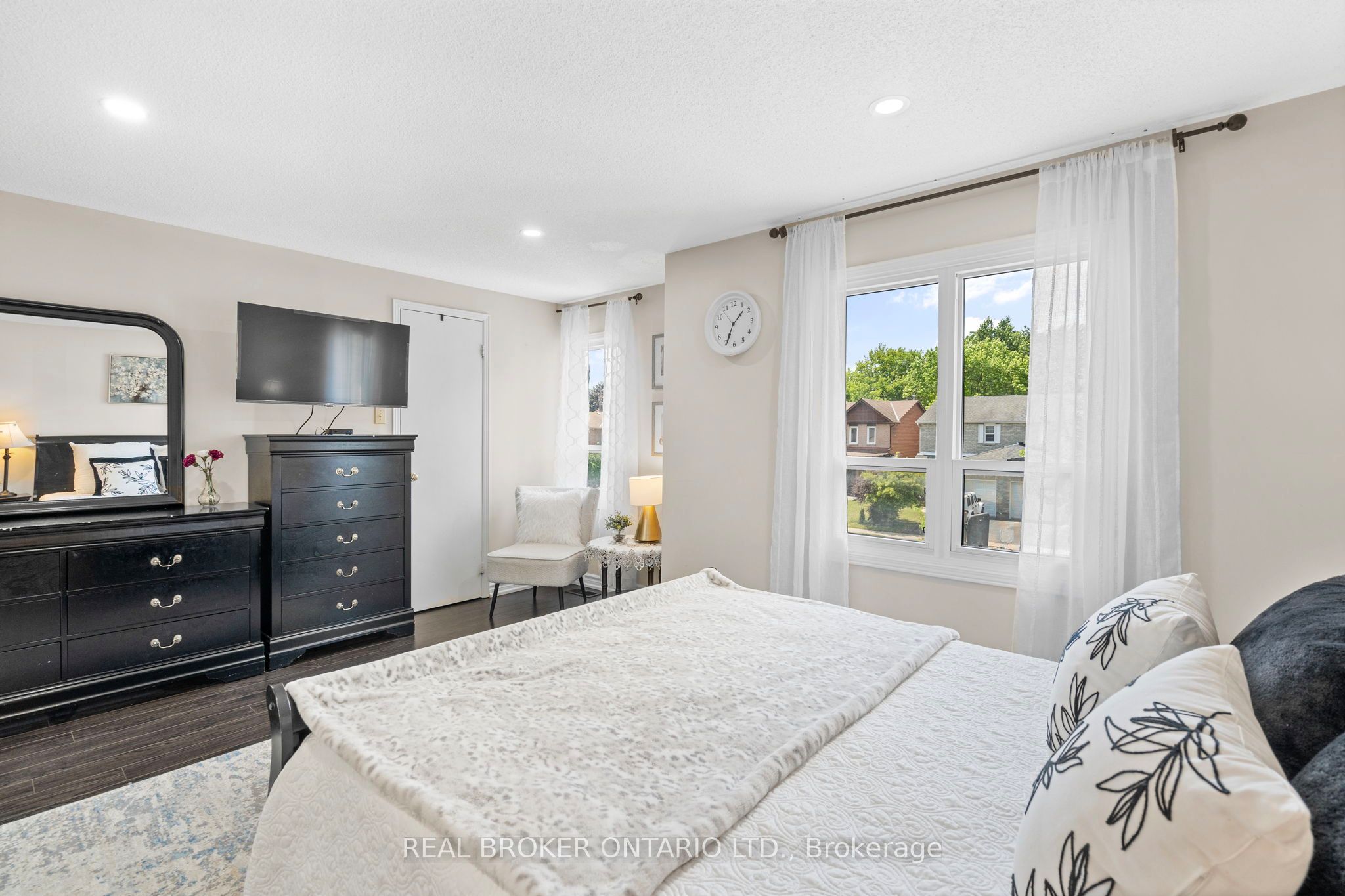 1434 Anton Square Property Photo 19
