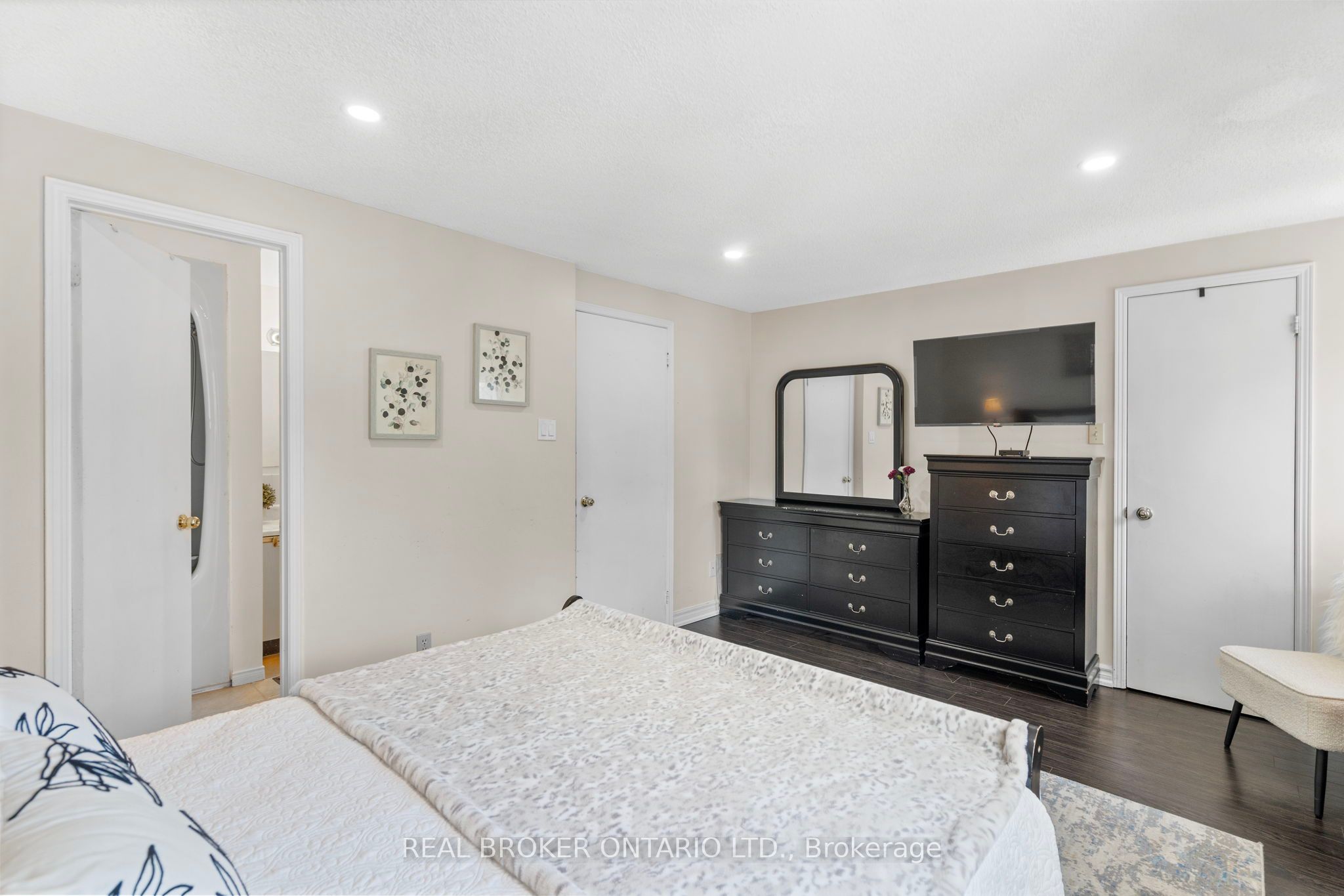 1434 Anton Square Property Photo 20