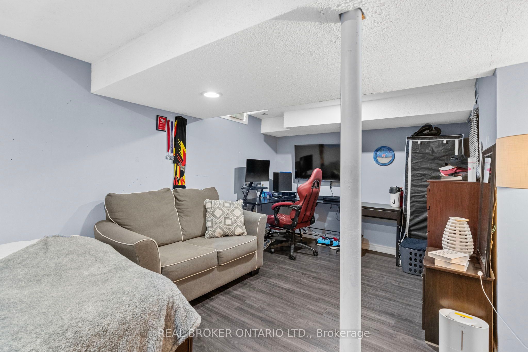 1434 Anton Square Property Photo 32
