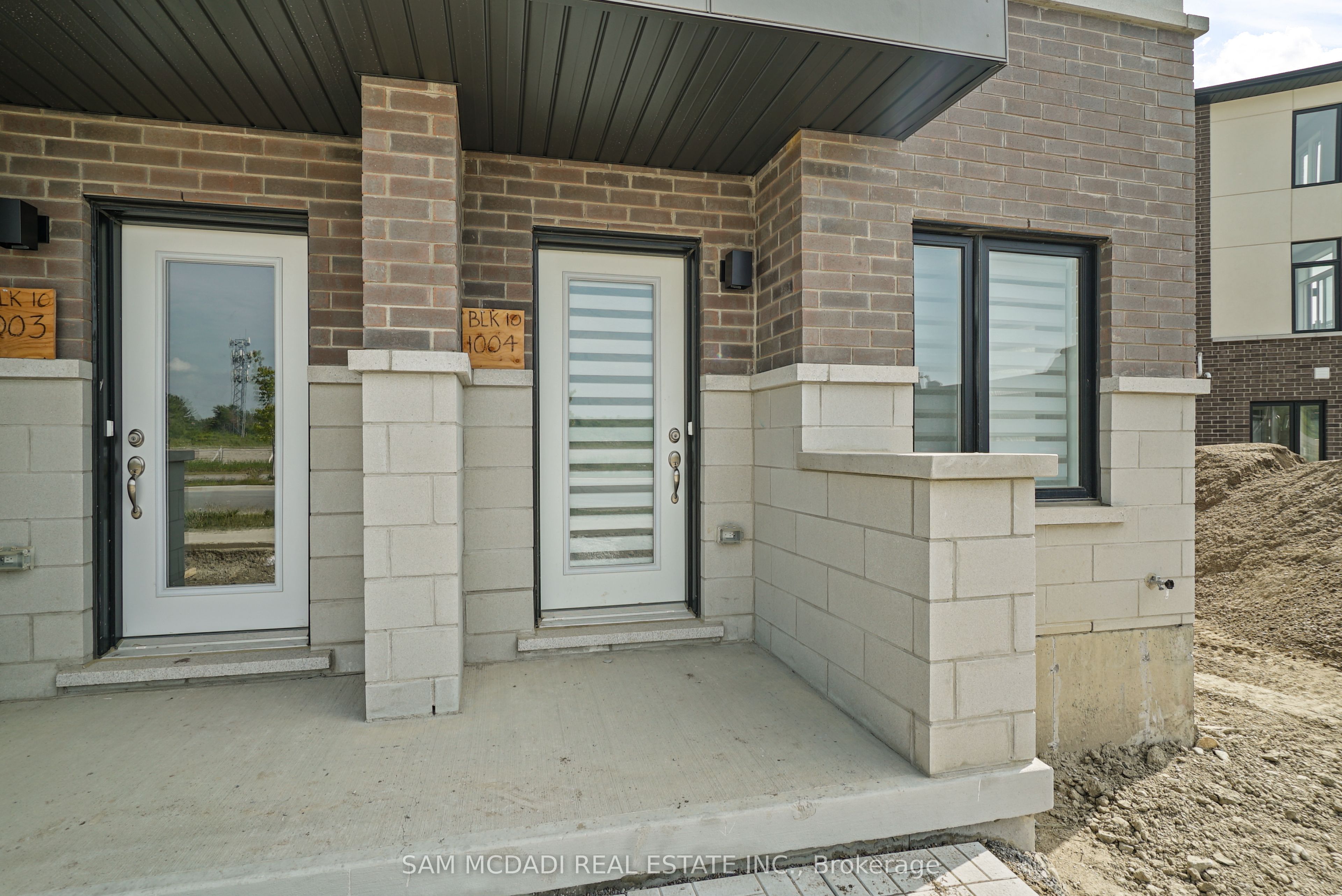 #601 - 1695 Dersan Street Property Photo