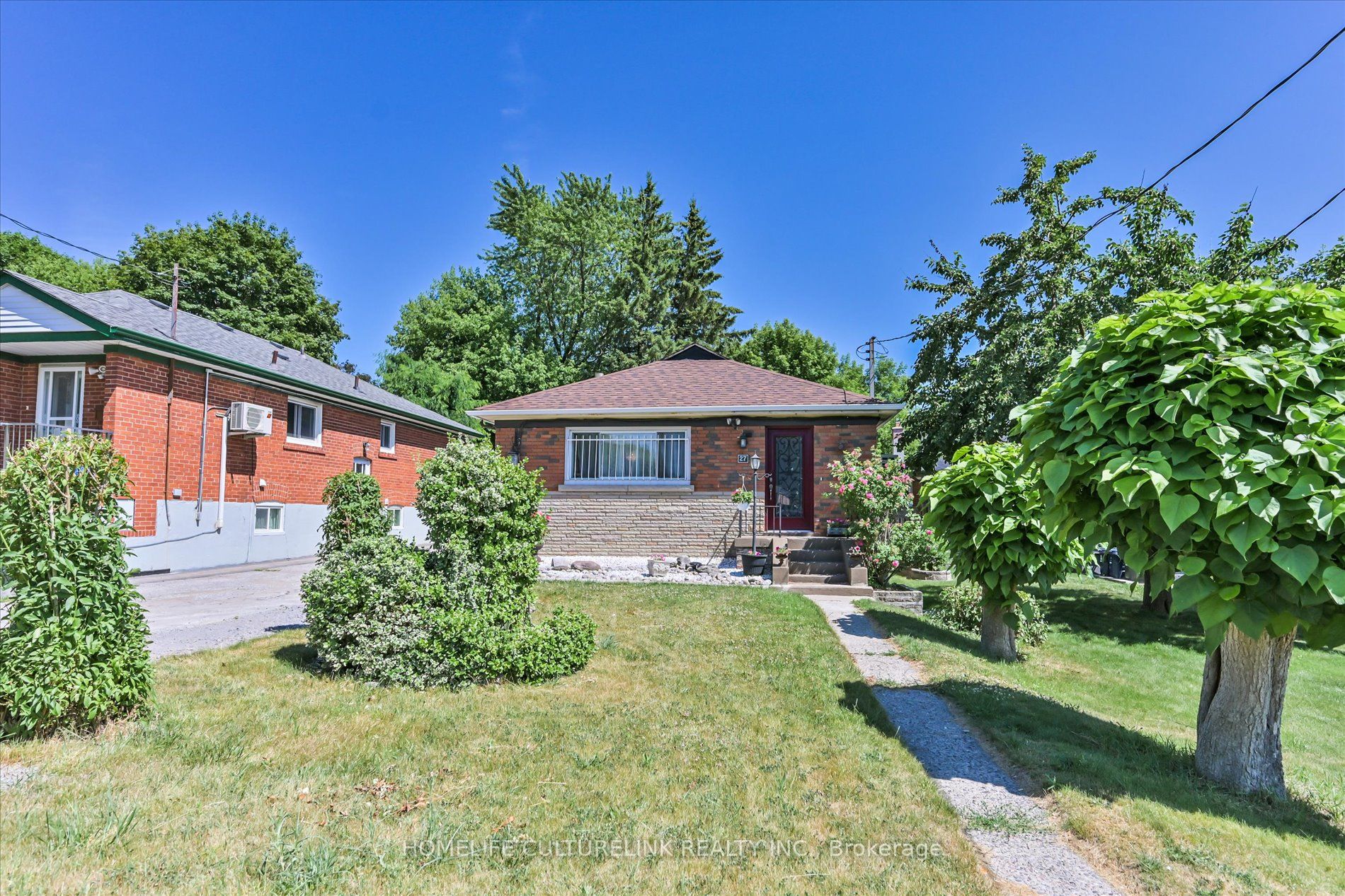 27 Anticosti Drive Property Photo 1