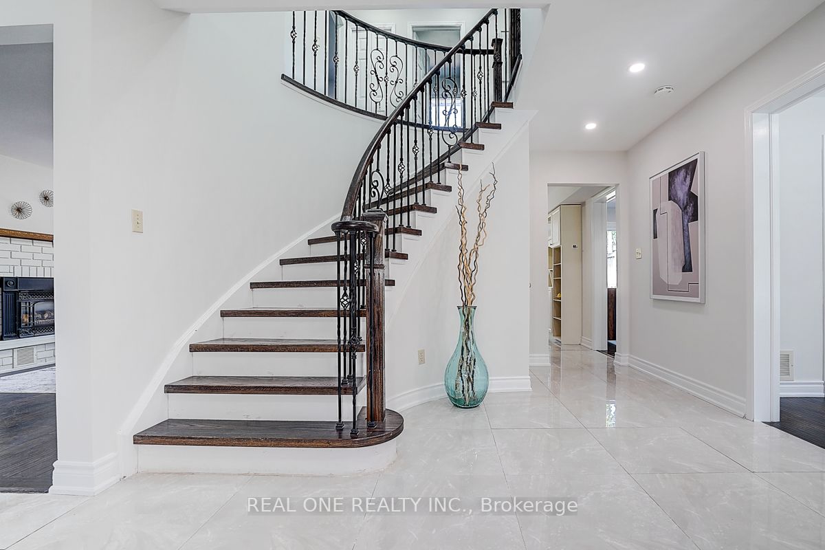 1930 Walreg Drive Property Photo 3