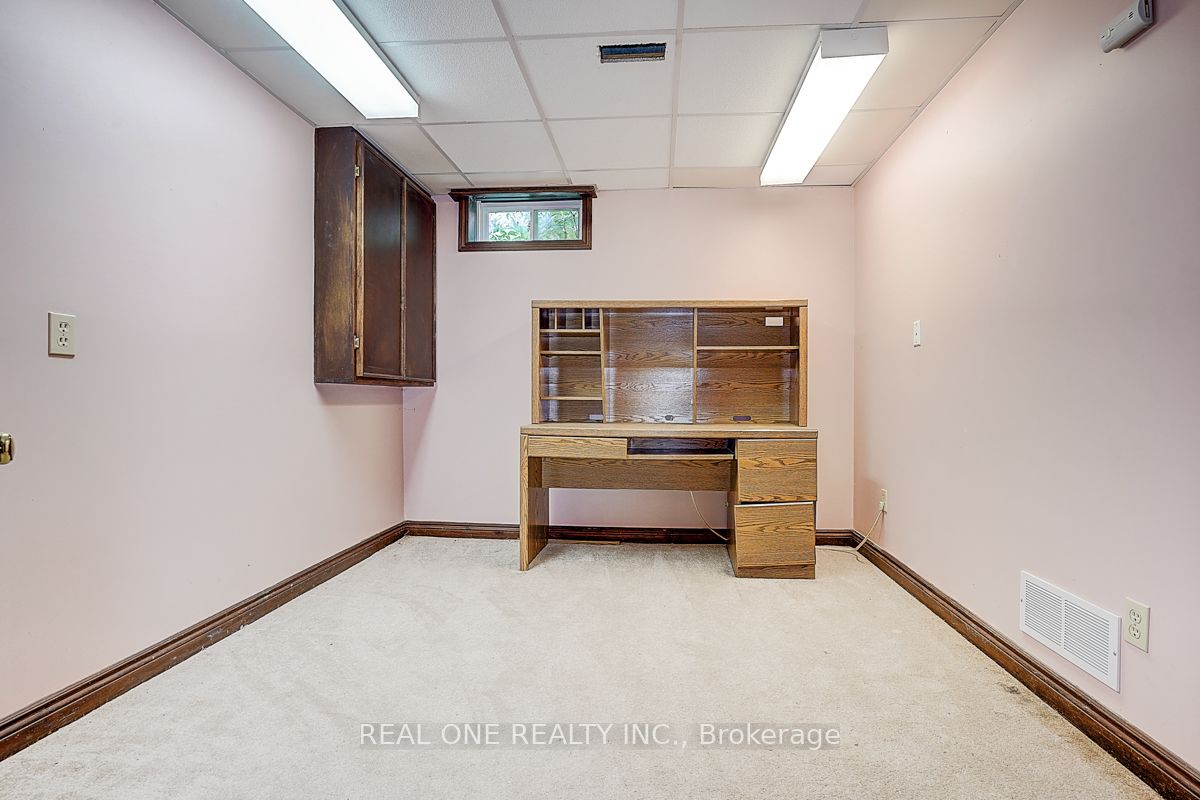 1930 Walreg Drive Property Photo 27