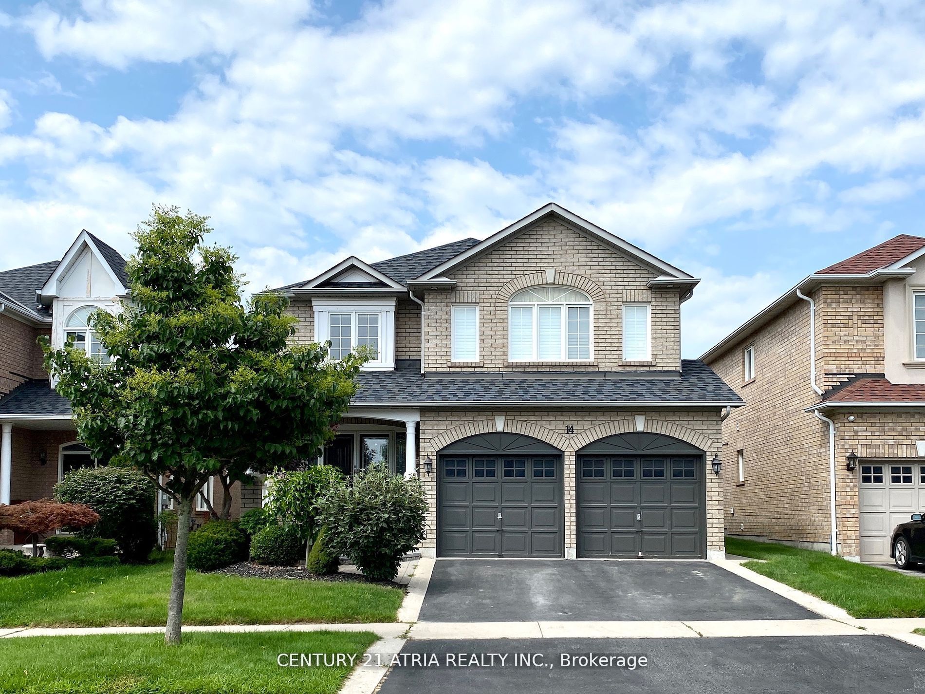 14 Robert Attersley Dr E Property Photo 1