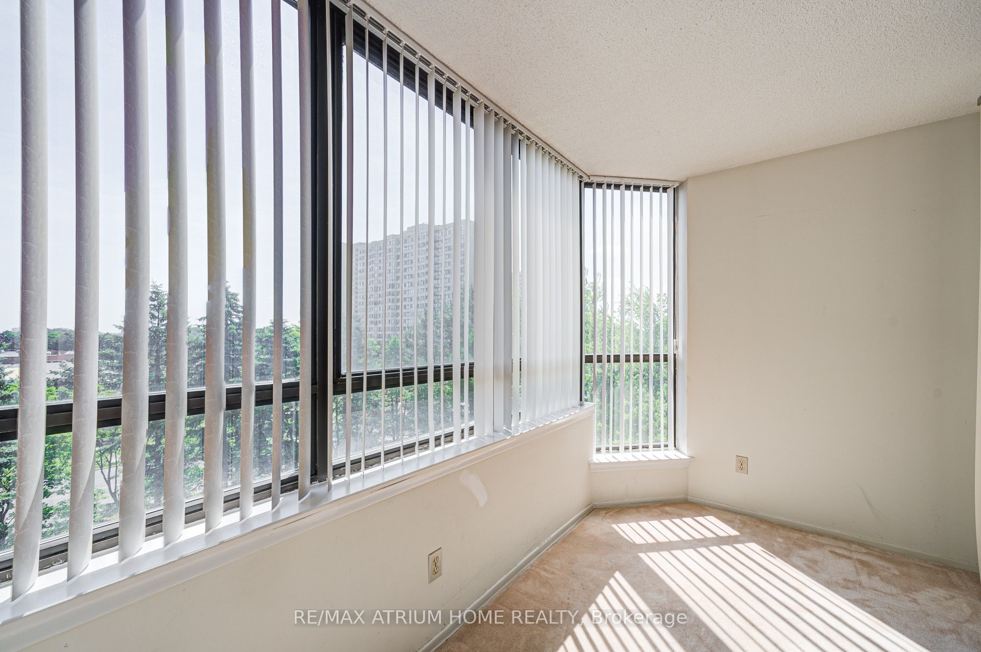 75 Bamburgh Circle 524 Property Photo 16