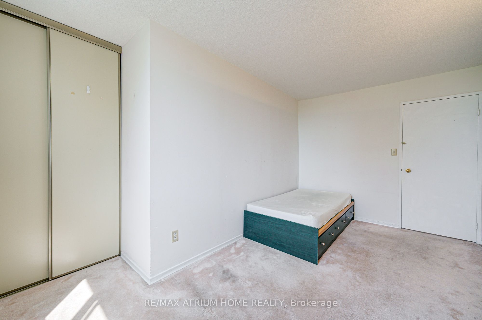 75 Bamburgh Circle 524 Property Photo 31