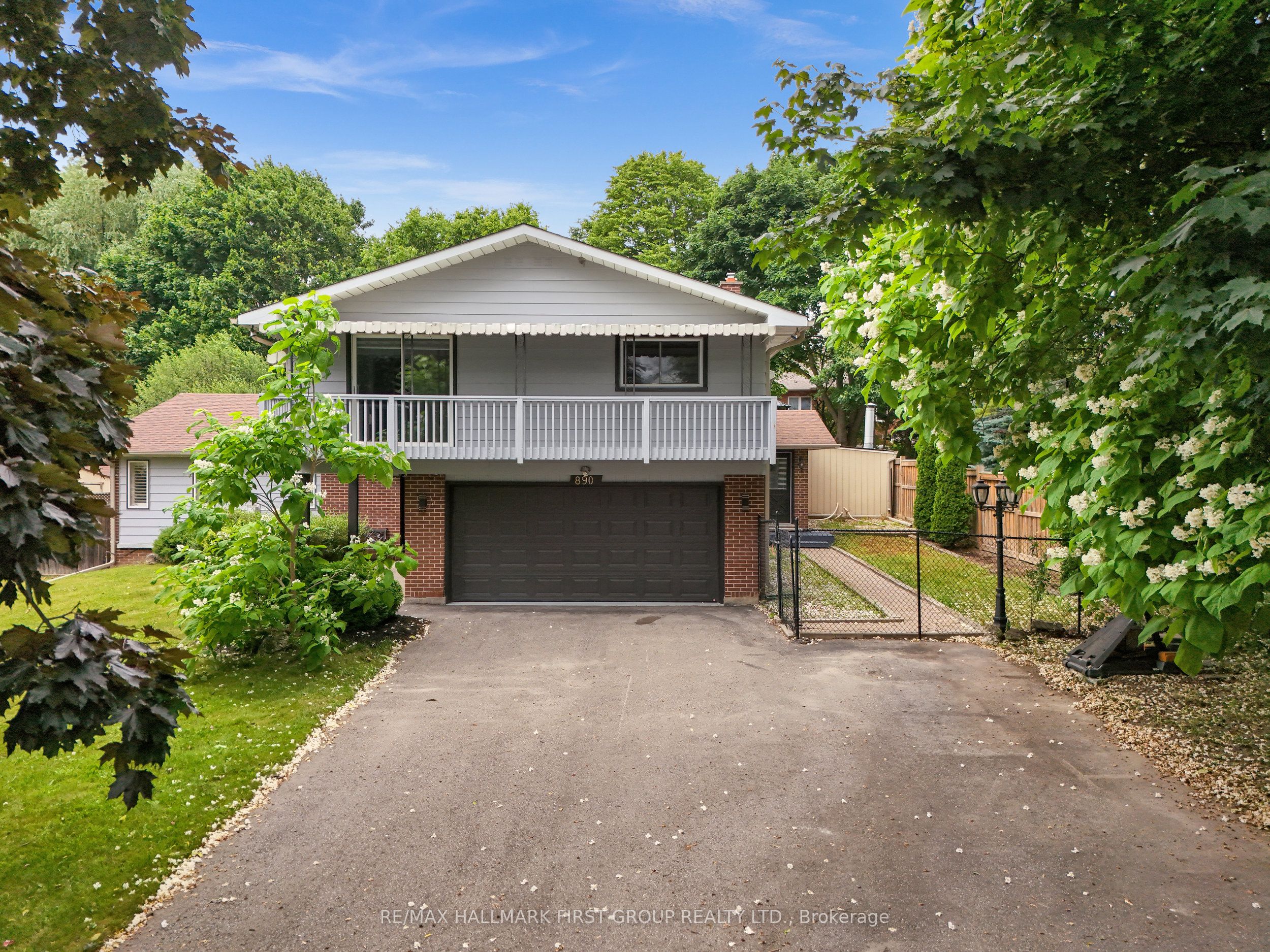 890 Briarwood Drive Property Photo 1