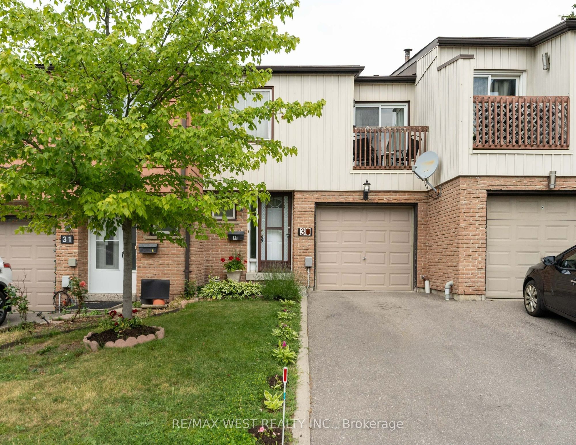 #30 - 15 Guildwood Parkway Property Photo 1