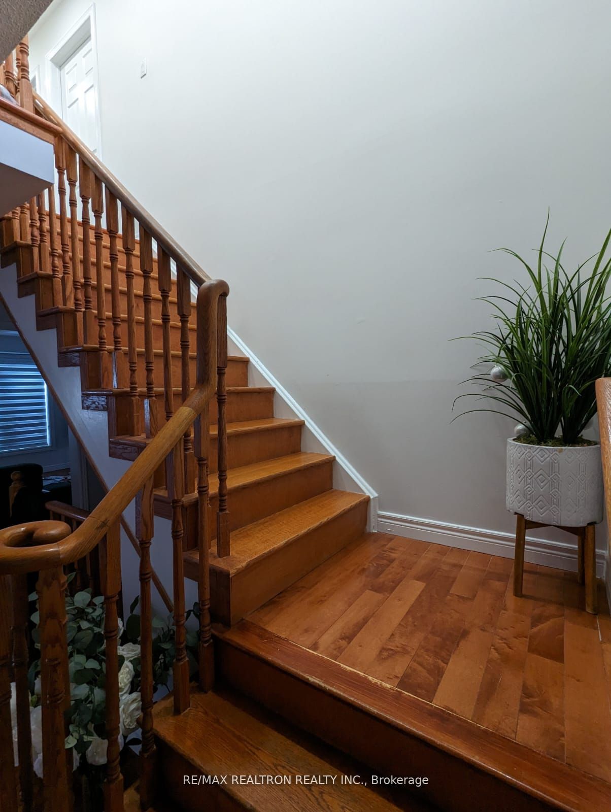 #main/2nd - 30 Kemp Drive Property Photo 3
