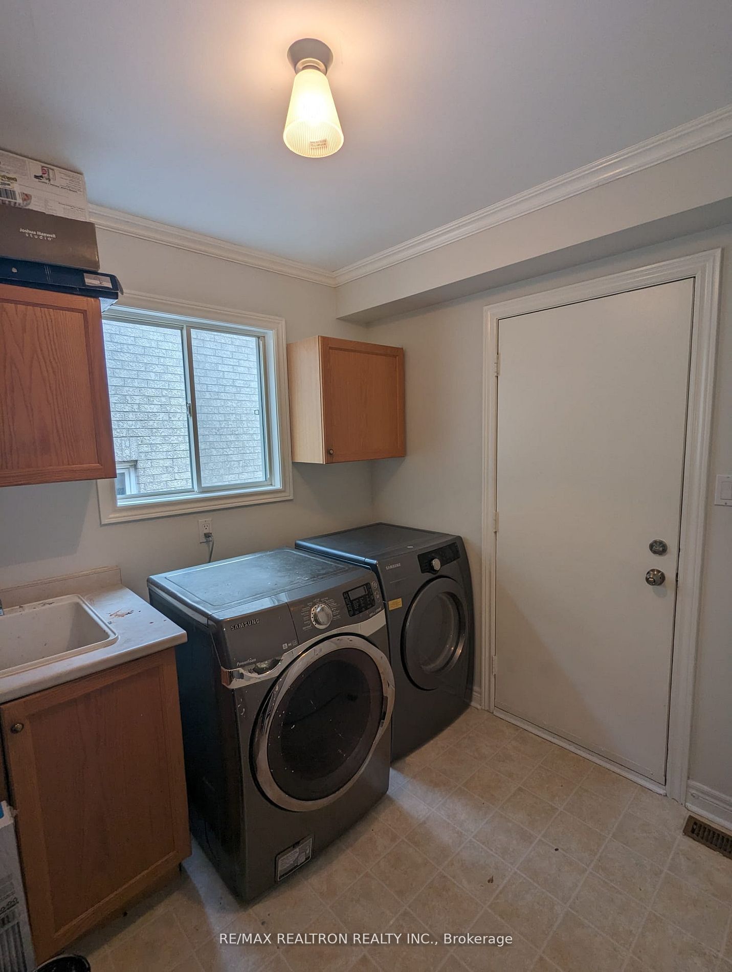 #main/2nd - 30 Kemp Drive Property Photo 15