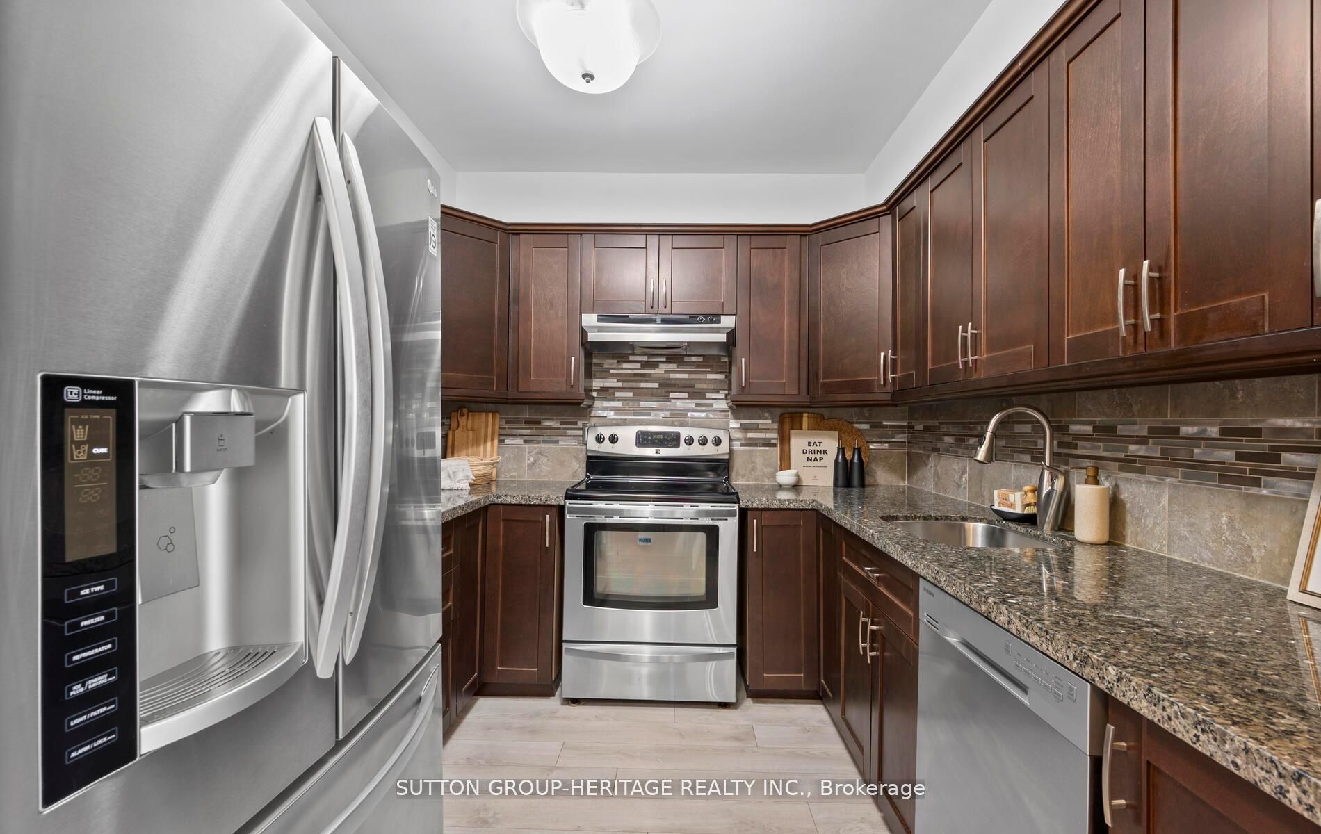 #1015 - 1000 The Esplanade Avenue Property Photo 6