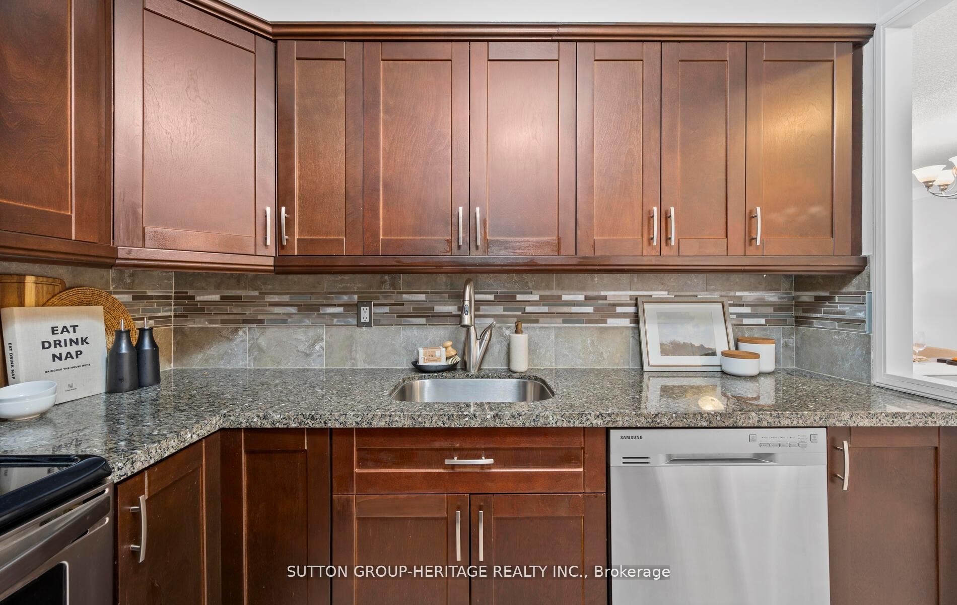 #1015 - 1000 The Esplanade Avenue Property Photo 8