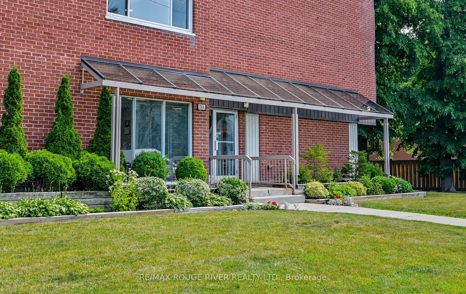 144 Queen Street 402 Property Photo 4