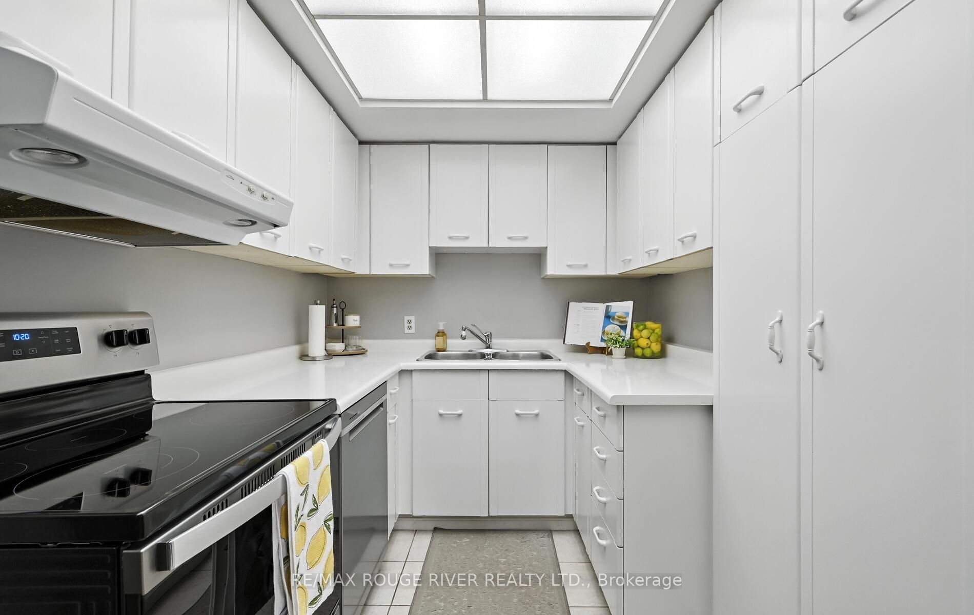 144 Queen Street 402 Property Photo 19