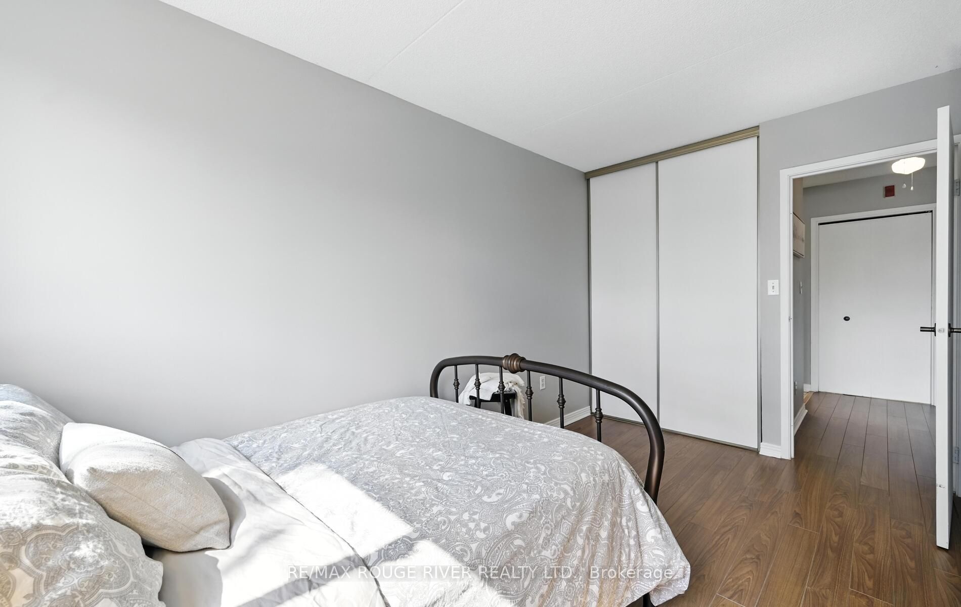 144 Queen Street 402 Property Photo 22