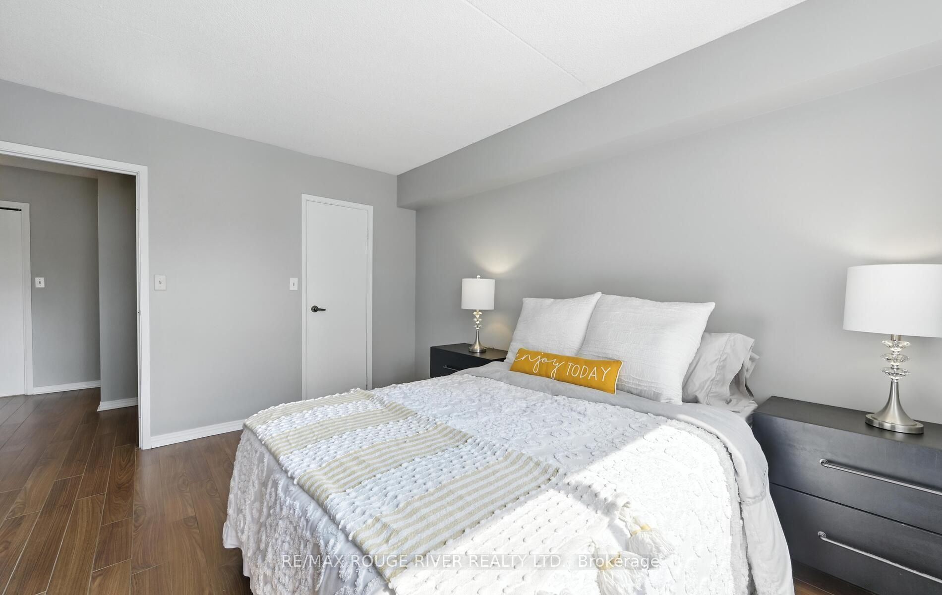 144 Queen Street 402 Property Photo 25
