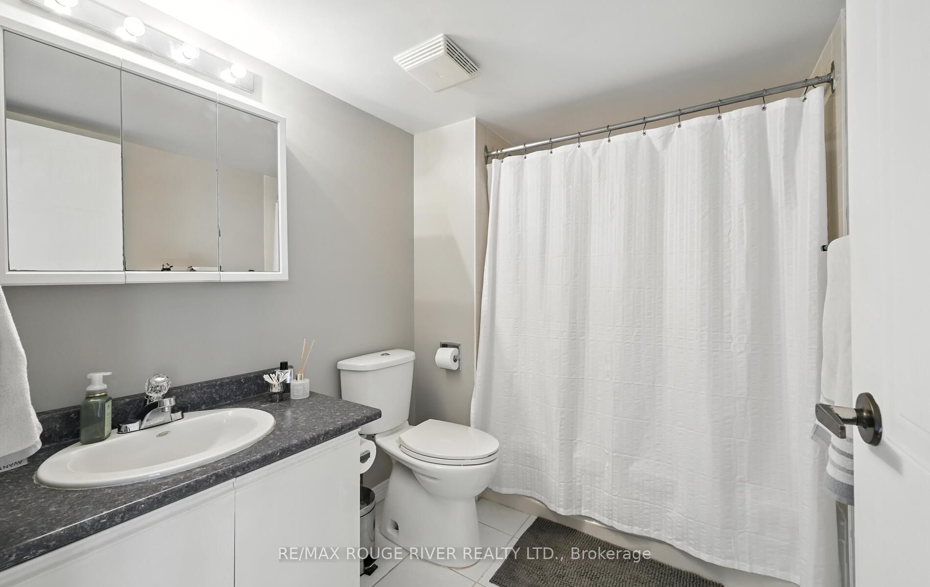 144 Queen Street 402 Property Photo 26