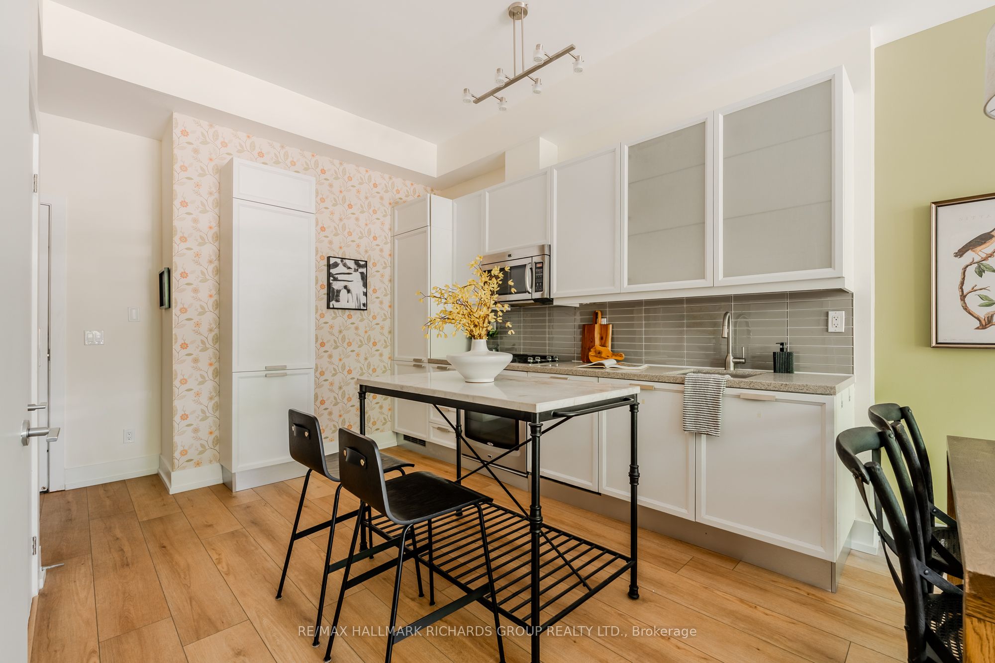 66 Kippendavie Avenue 215 Property Photo 2