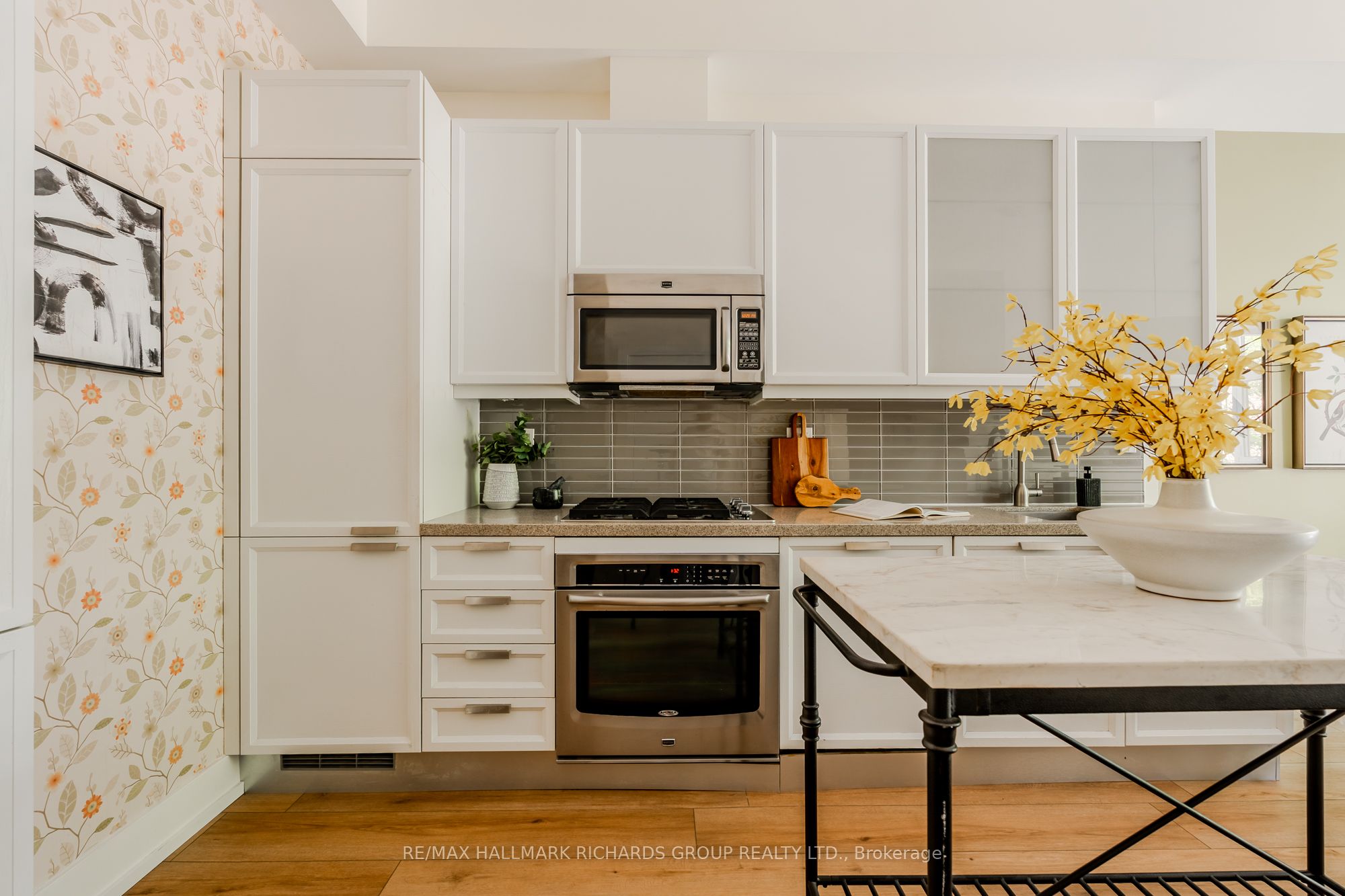 66 Kippendavie Avenue 215 Property Photo 4